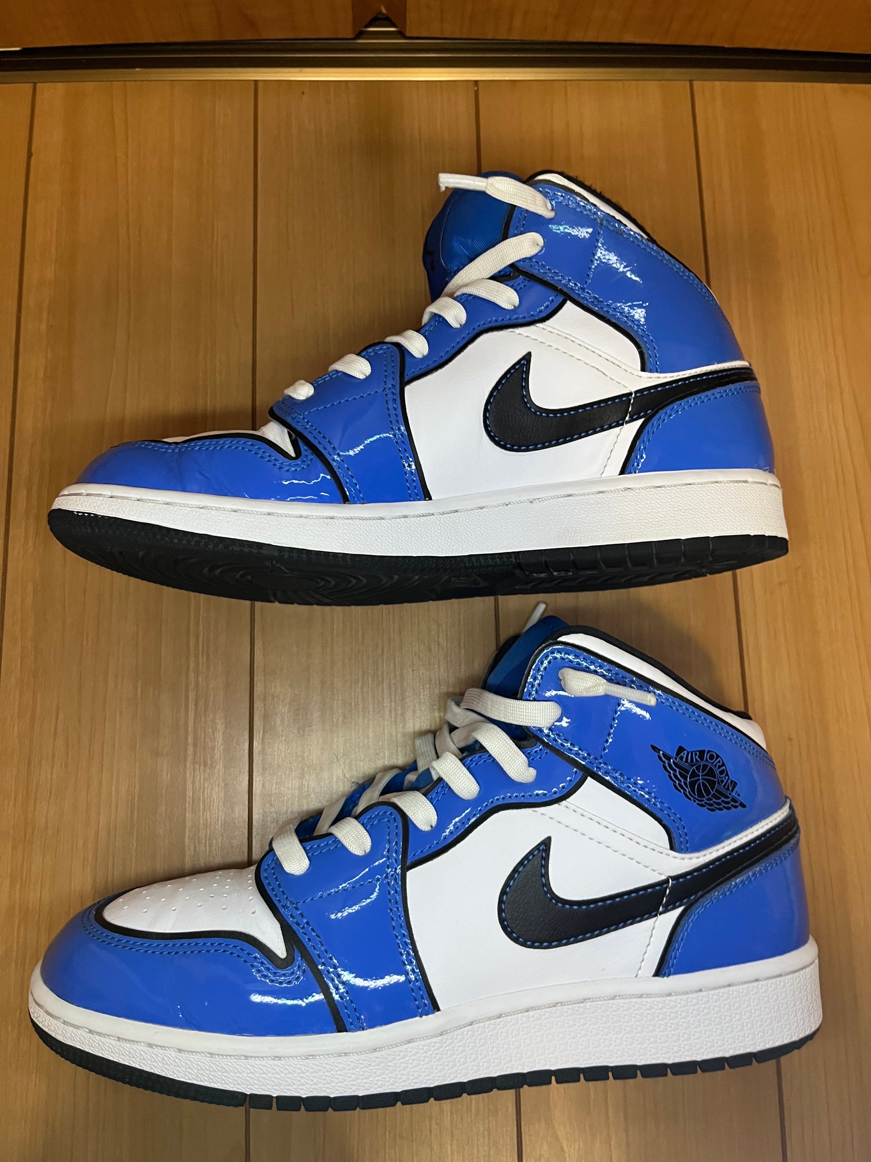 Nike GS Air Jordan 1 Mid SE "Signal Blue"