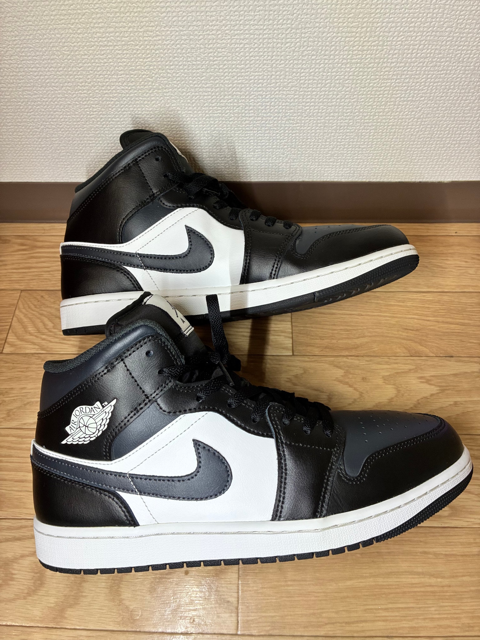 Nike Air Jordan 1 Mid "Black/Summit White/Off Noir"