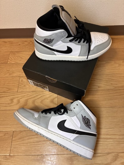 Nike Air Jordan 1 Mid "Light Smoke Grey/White/Black"
