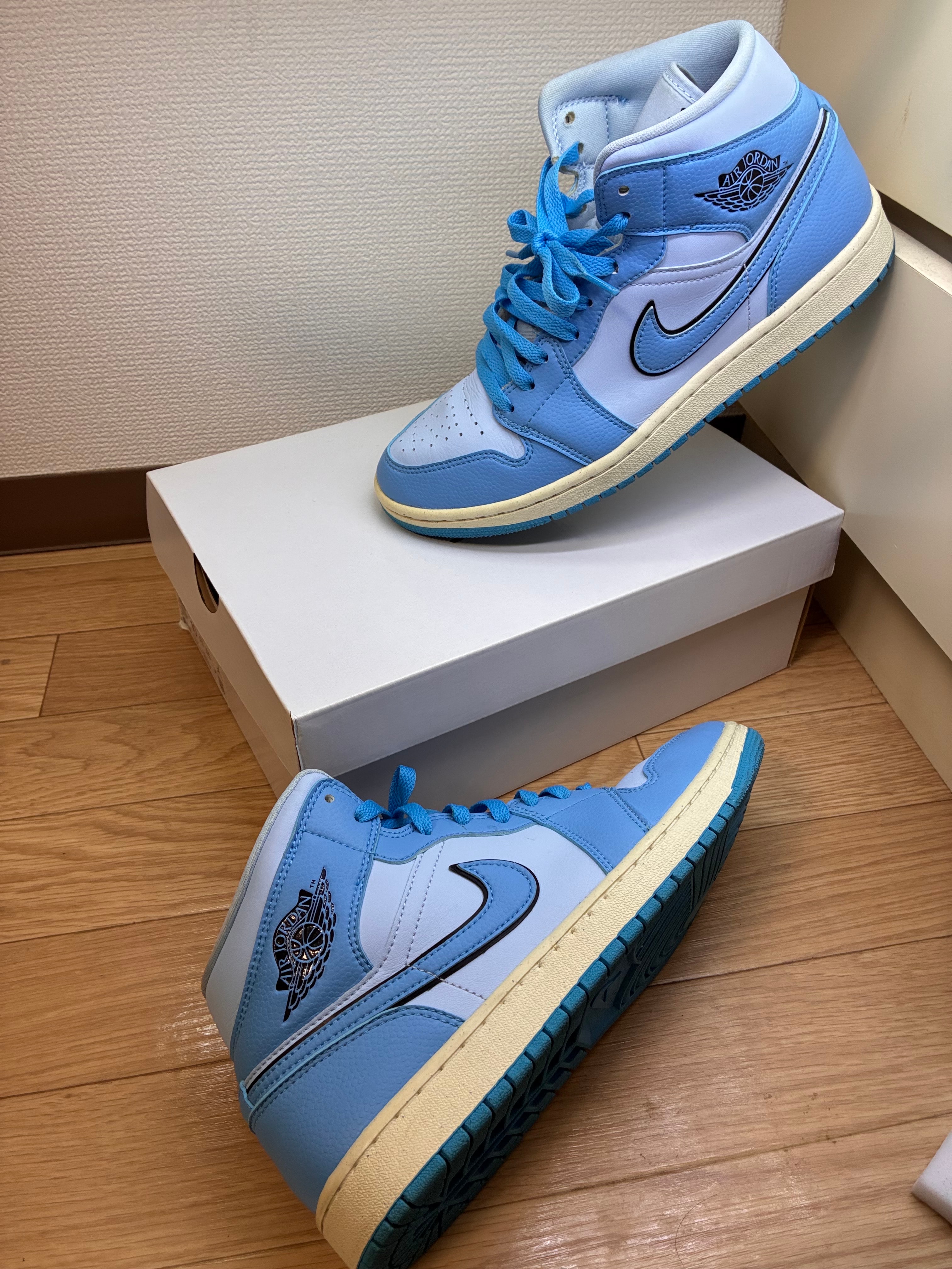 Nike Women's Air Jordan 1 Mid SE "University Blue"