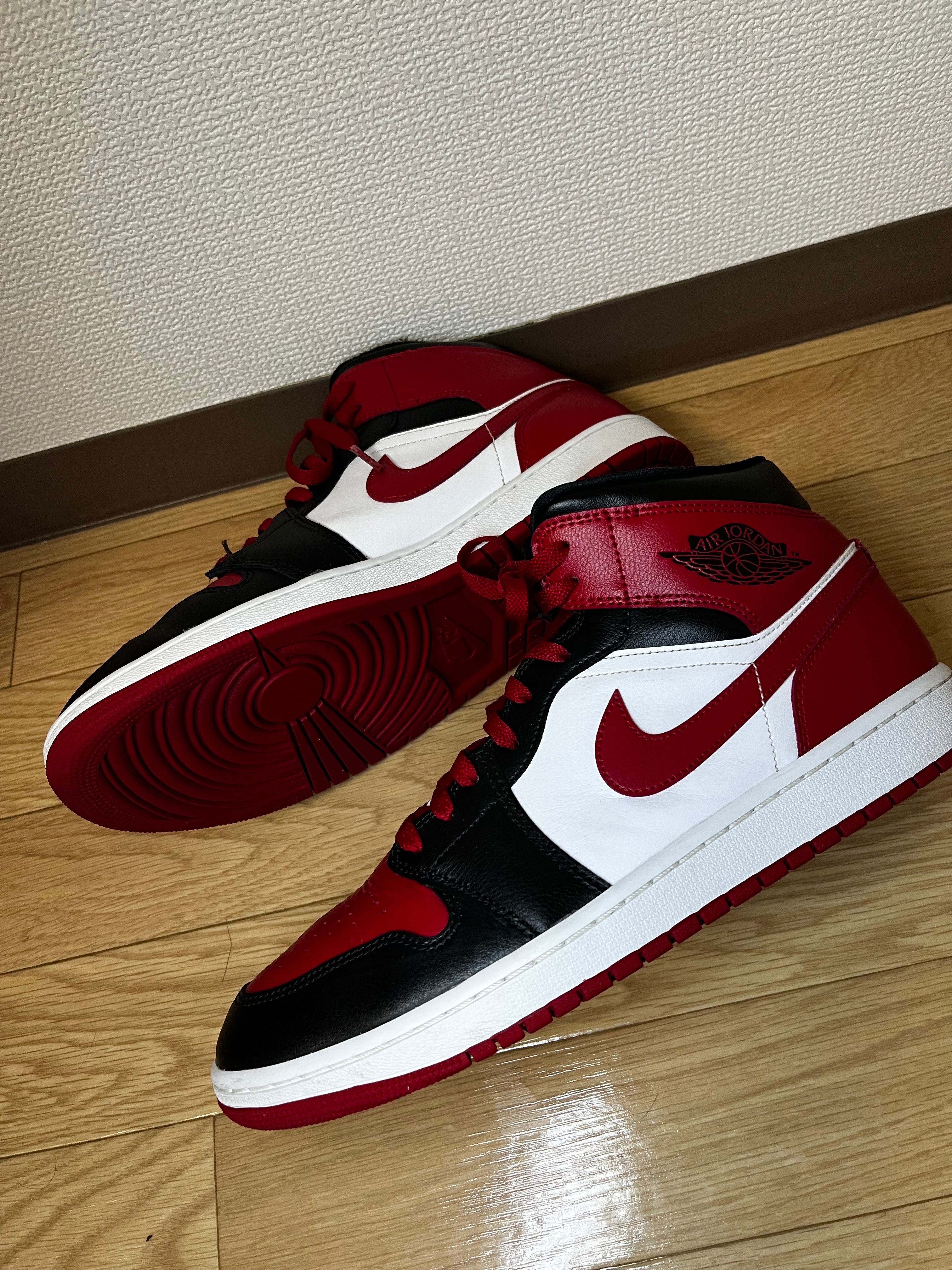 Nike Women's Air Jordan 1 Mid "Bred Toe"