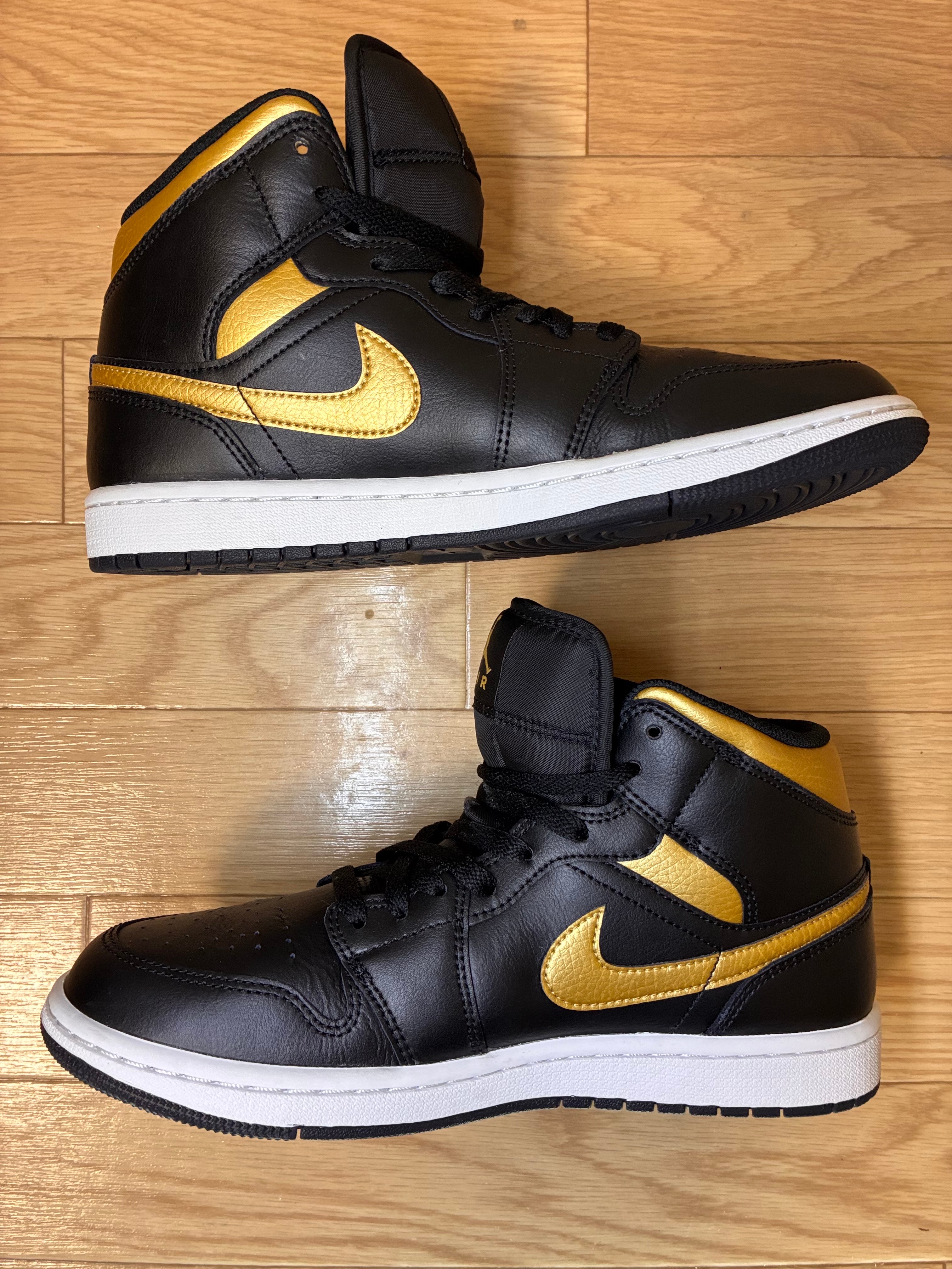 Nike Air Jordan 1 Mid "Black/Metallic Gold"