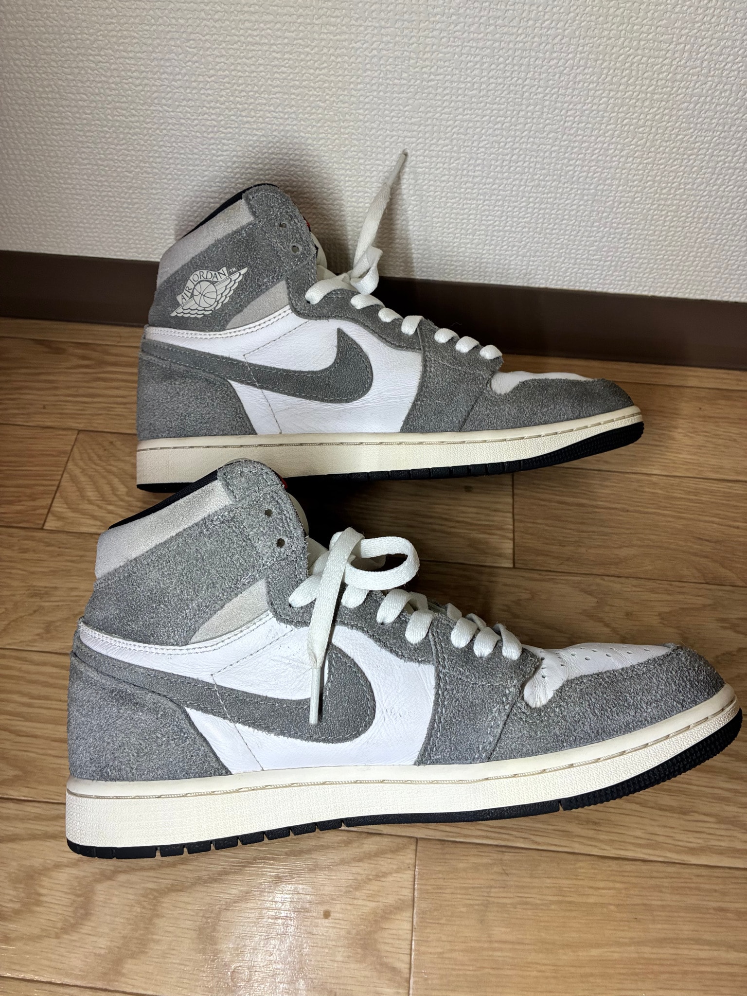 Nike Air Jordan 1 Retro High OG "Black and Smoke Grey"
