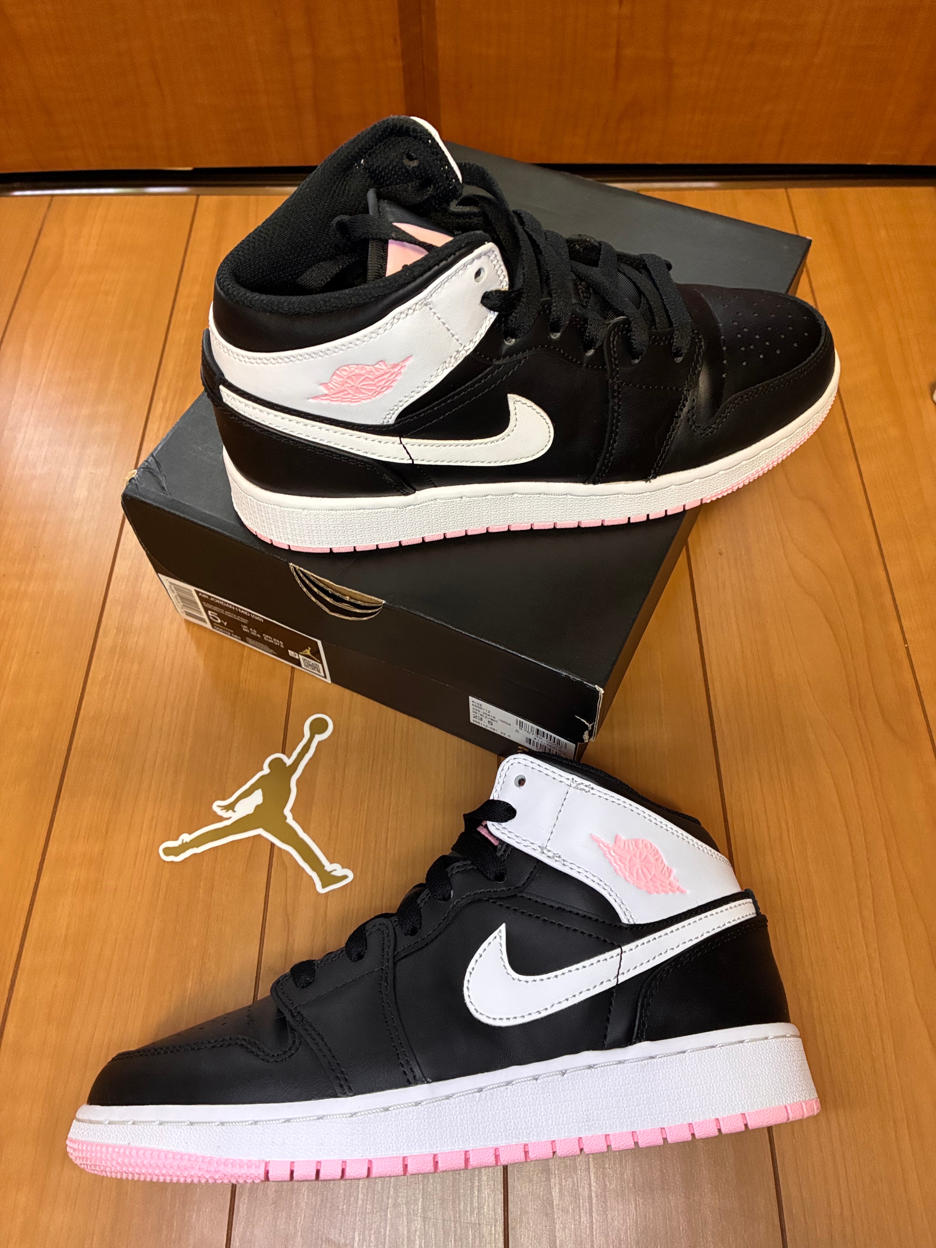 Nike GS Air Jordan 1 Mid "Black/White Arctic Punch"
