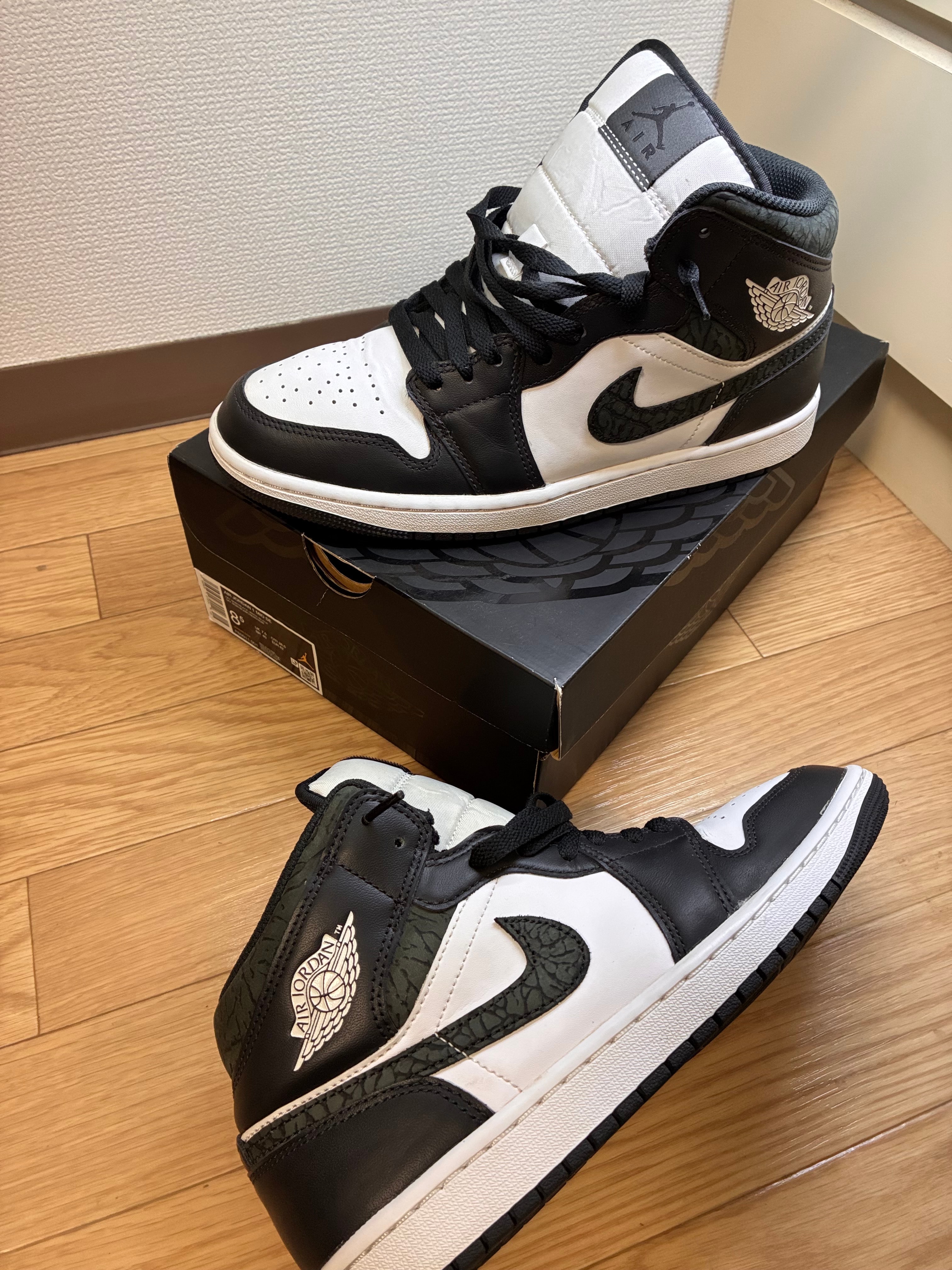 ナイキ エアジョーダン1 ミッド 