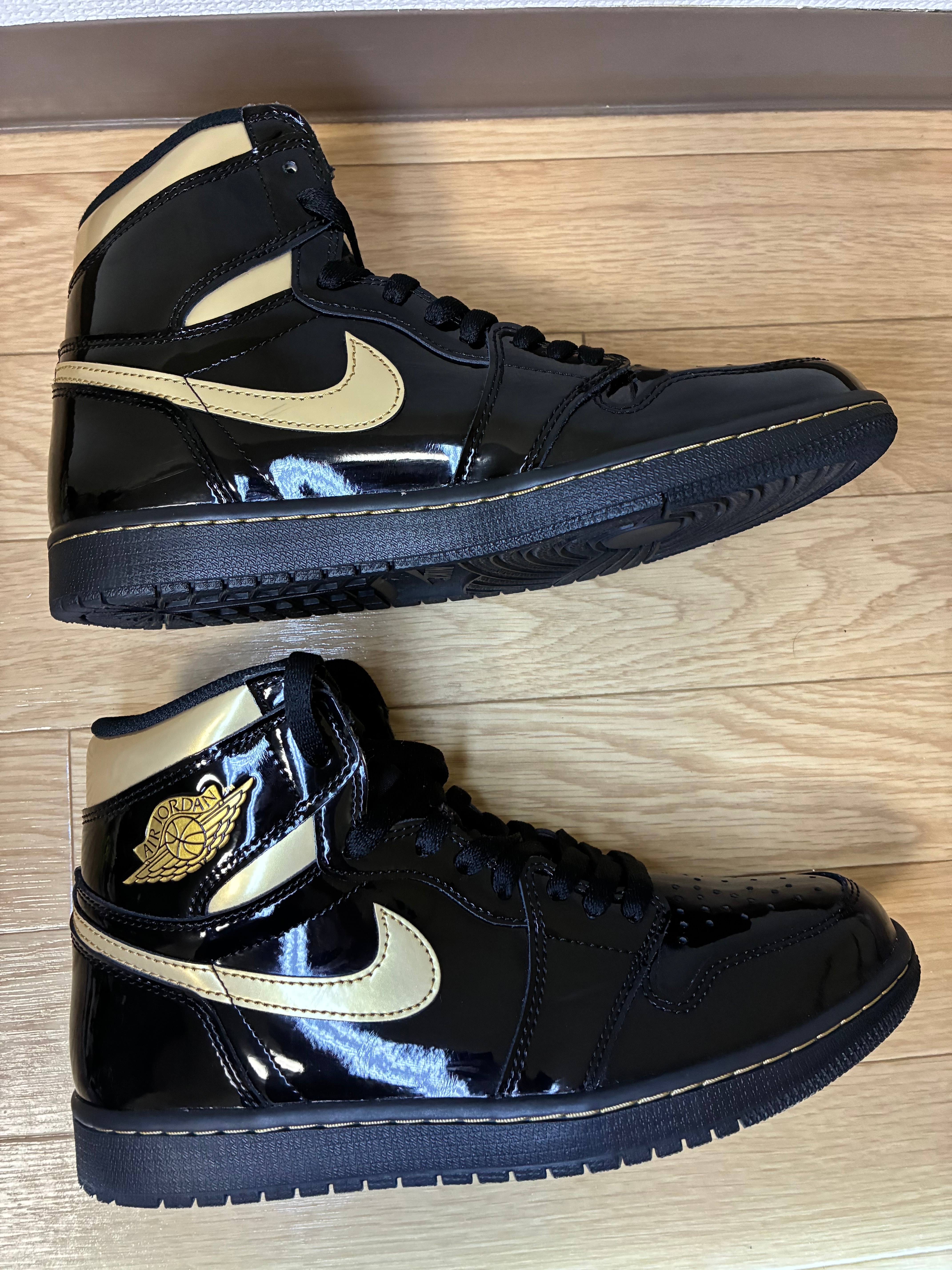ナイキ エアジョーダン1 ハイ OG "ブラック-メタリック ゴールド"