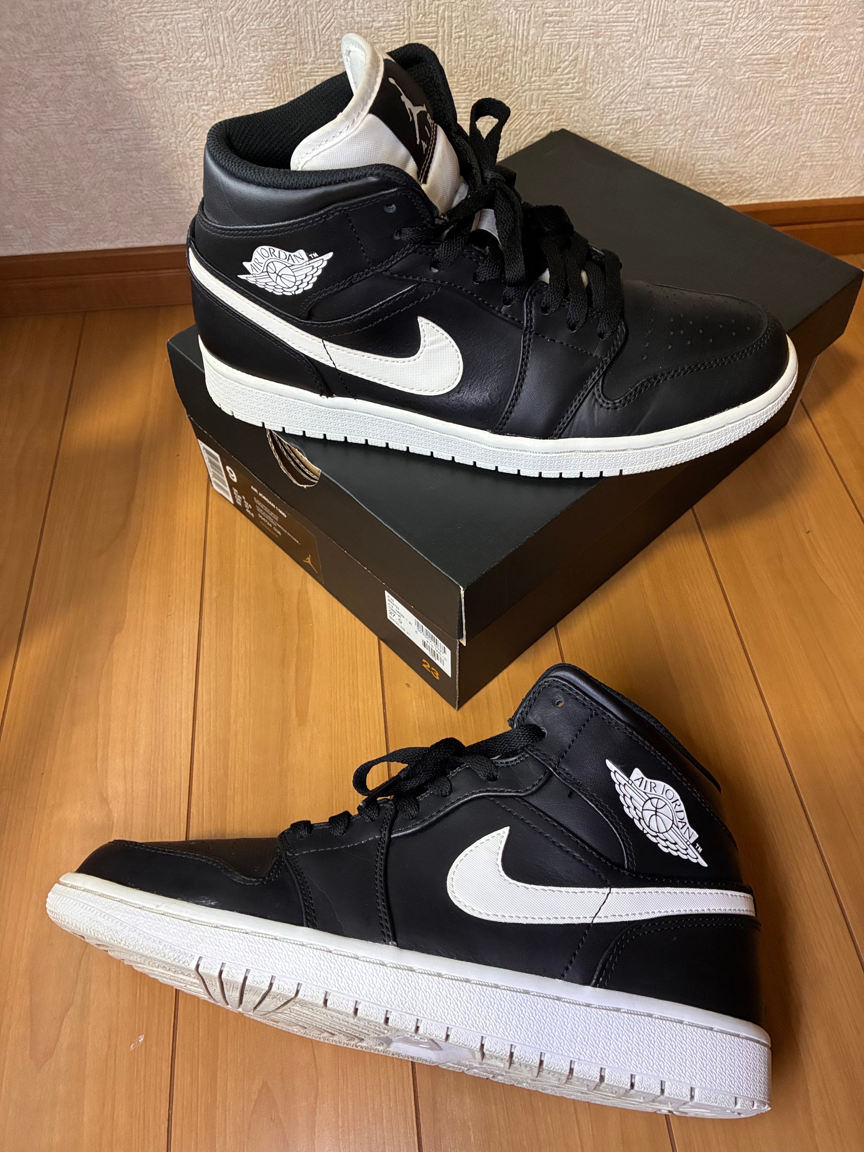 Nike Air Jordan 1 Retro Mid "Black White"