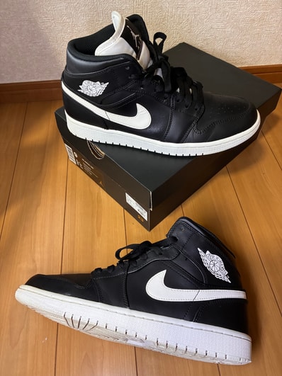 Nike Air Jordan 1 Retro Mid "Black White"