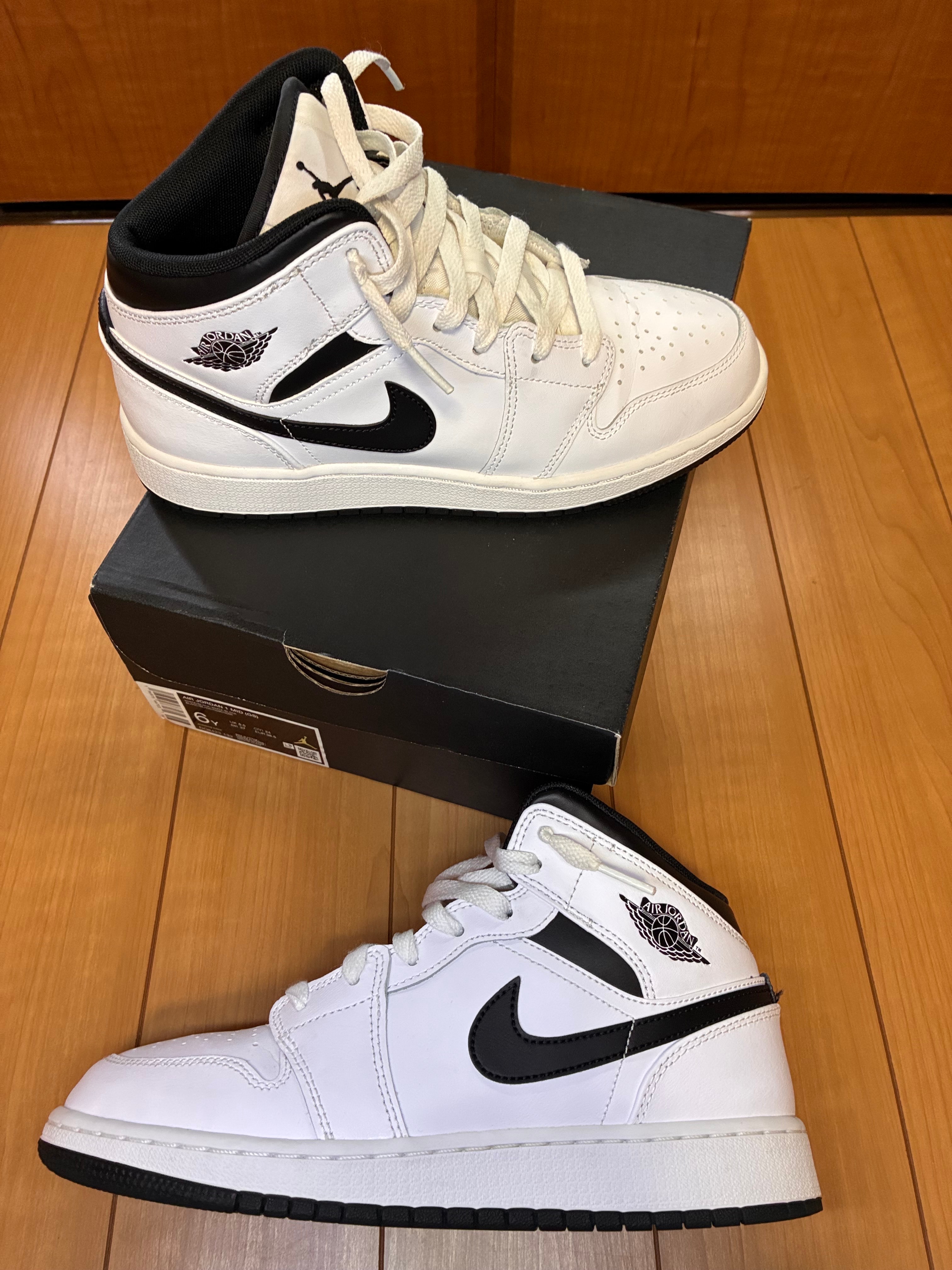 Nike GS Air Jordan 1 Mid "White/Black"