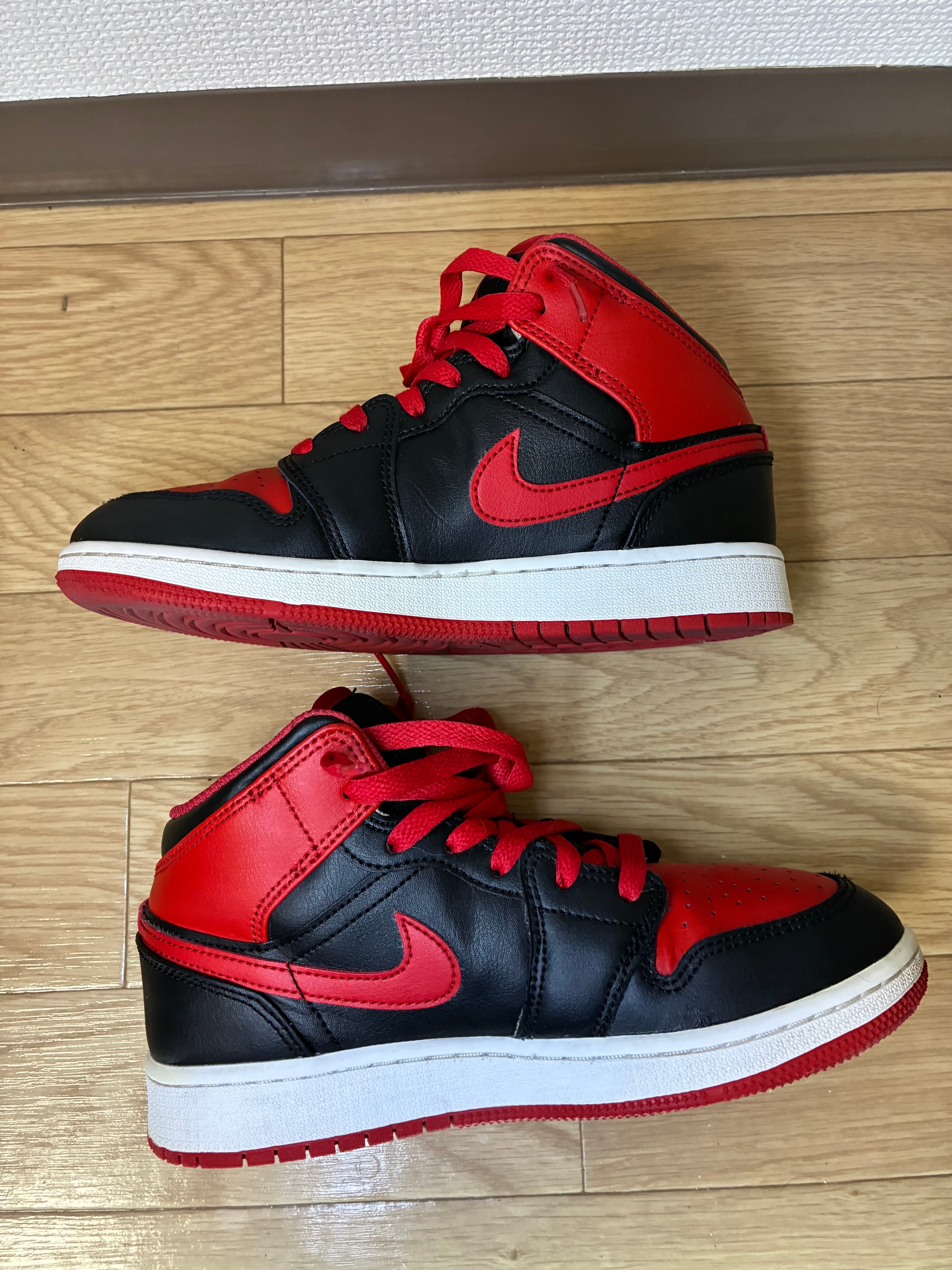 ナイキ GS エアジョーダン1 ミッド "ブレッドトゥ"