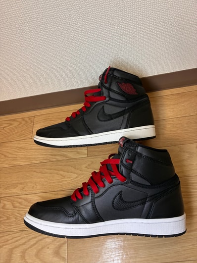 Nike Air Jordan 1 Retro High OG "Black/Metallic Silver/Gym Red"