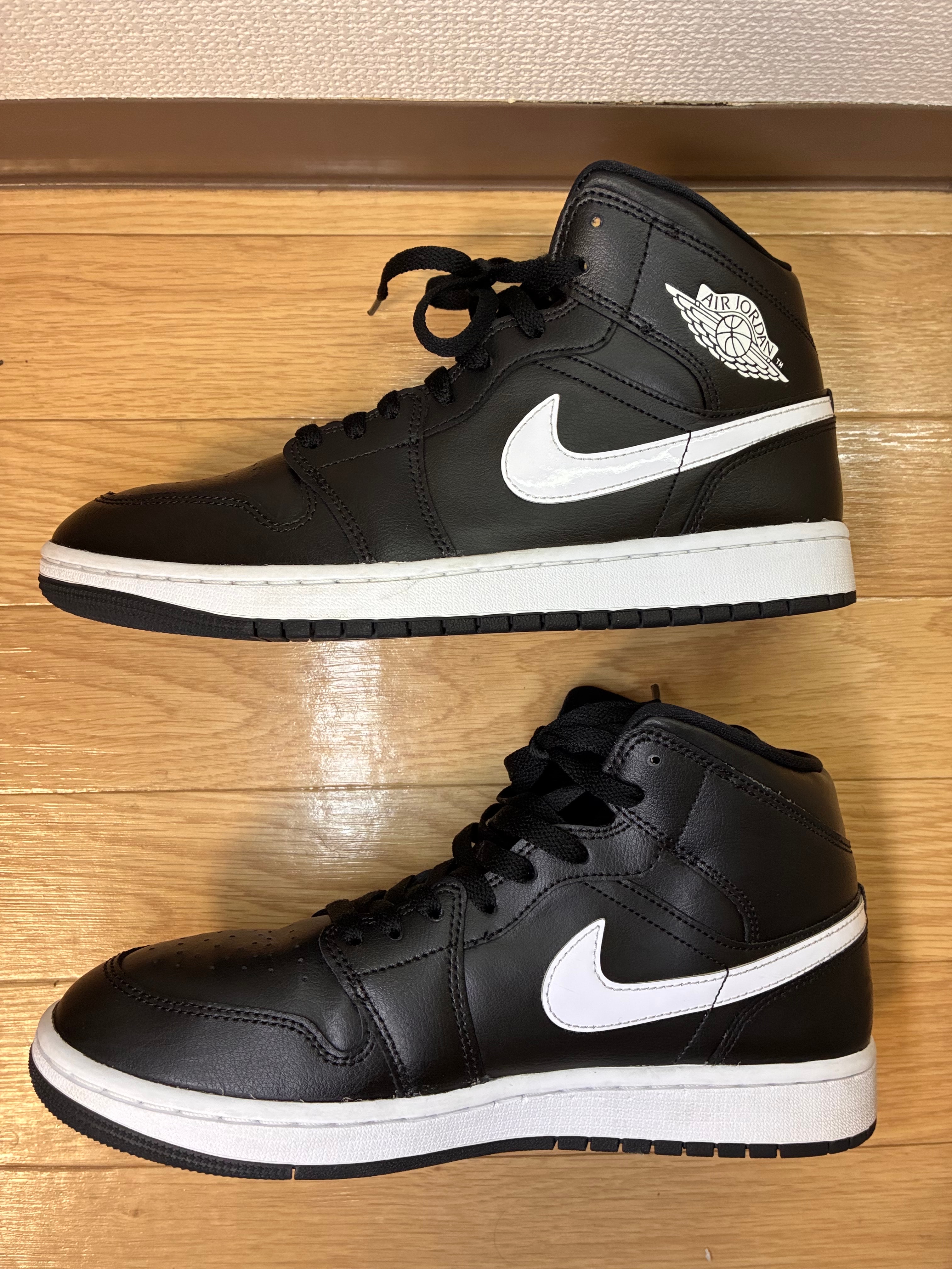 ナイキ ウィメンズ エアジョーダン1 ミッド "ブラック/ホワイト"