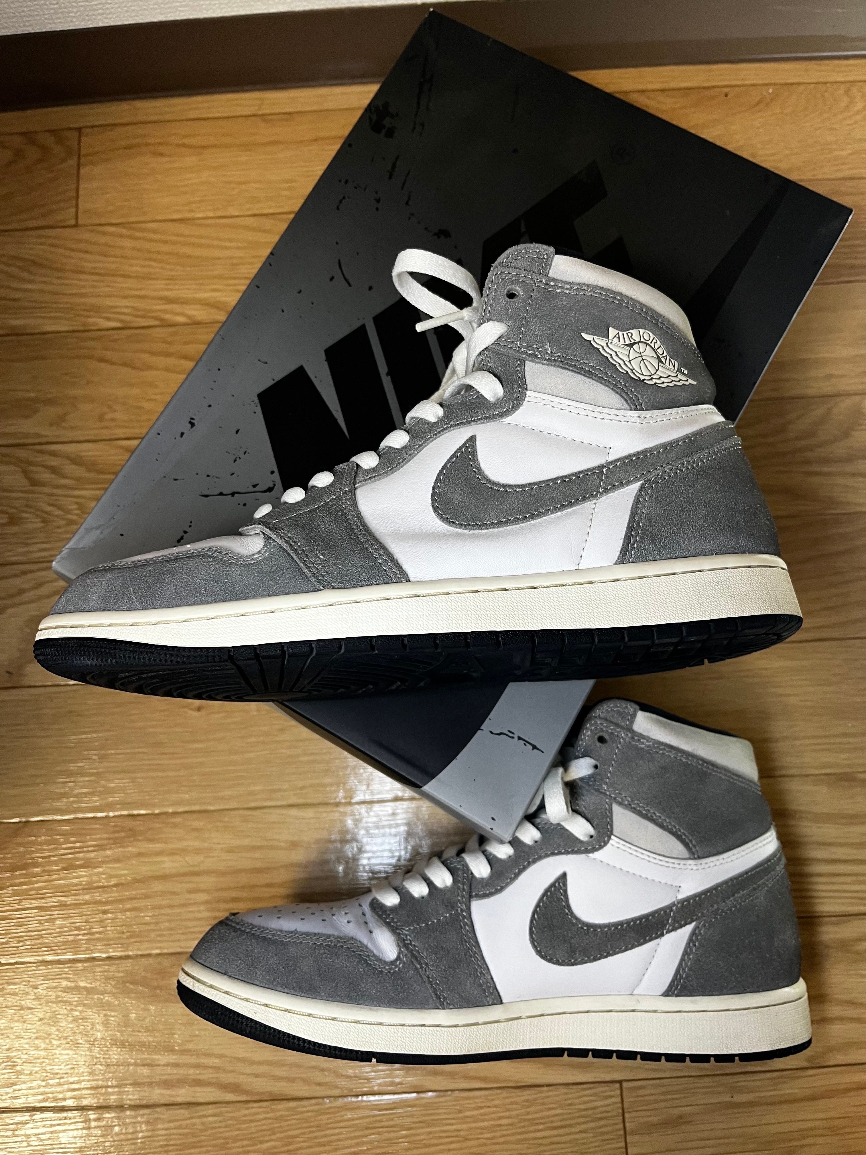 Nike Air Jordan 1 Retro High OG "Black and Smoke Grey"