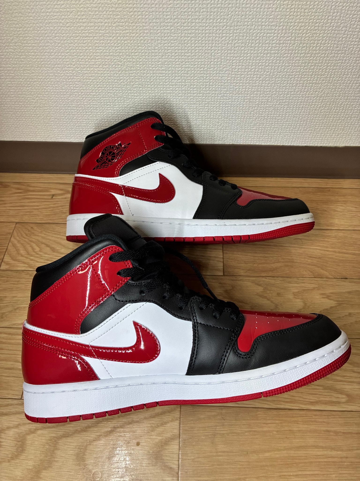 Nike Air Jordan 1 Mid SE "Black/White/Varsity Red"