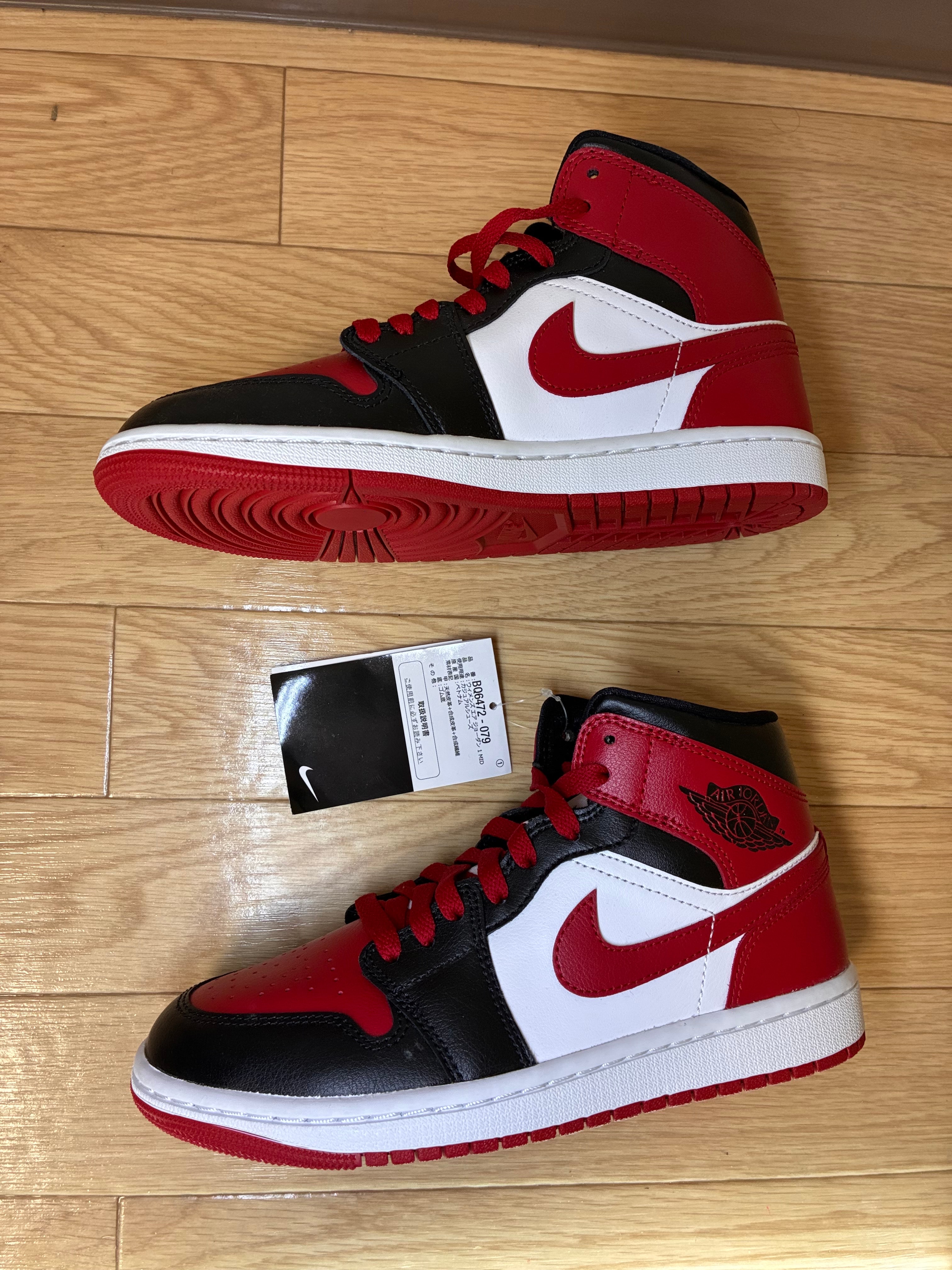 ナイキ ウィメンズ エアジョーダン1 ミッド "ブレッド トゥ"