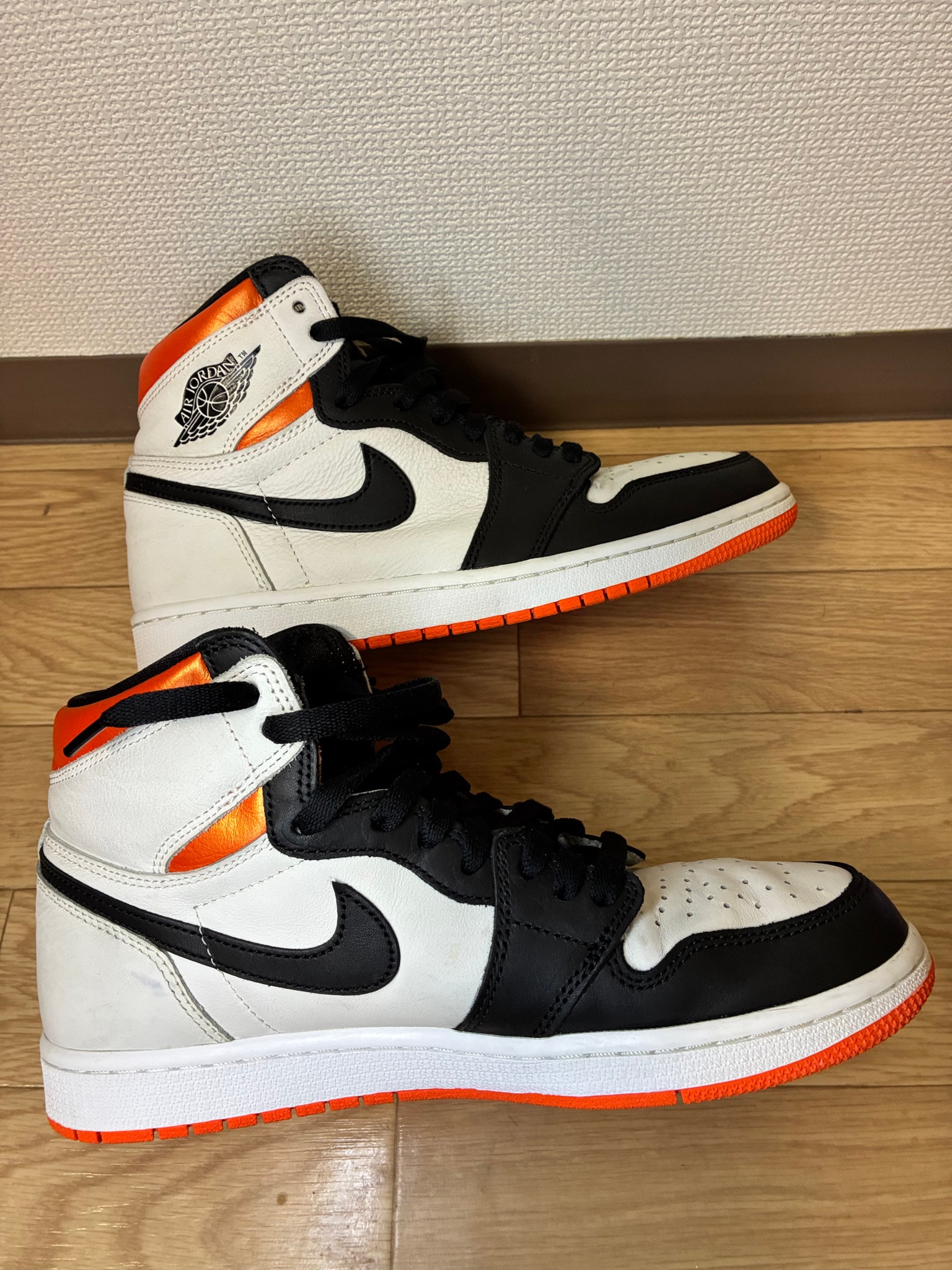 Nike Air Jordan 1 Retro High OG "Electro Orange"