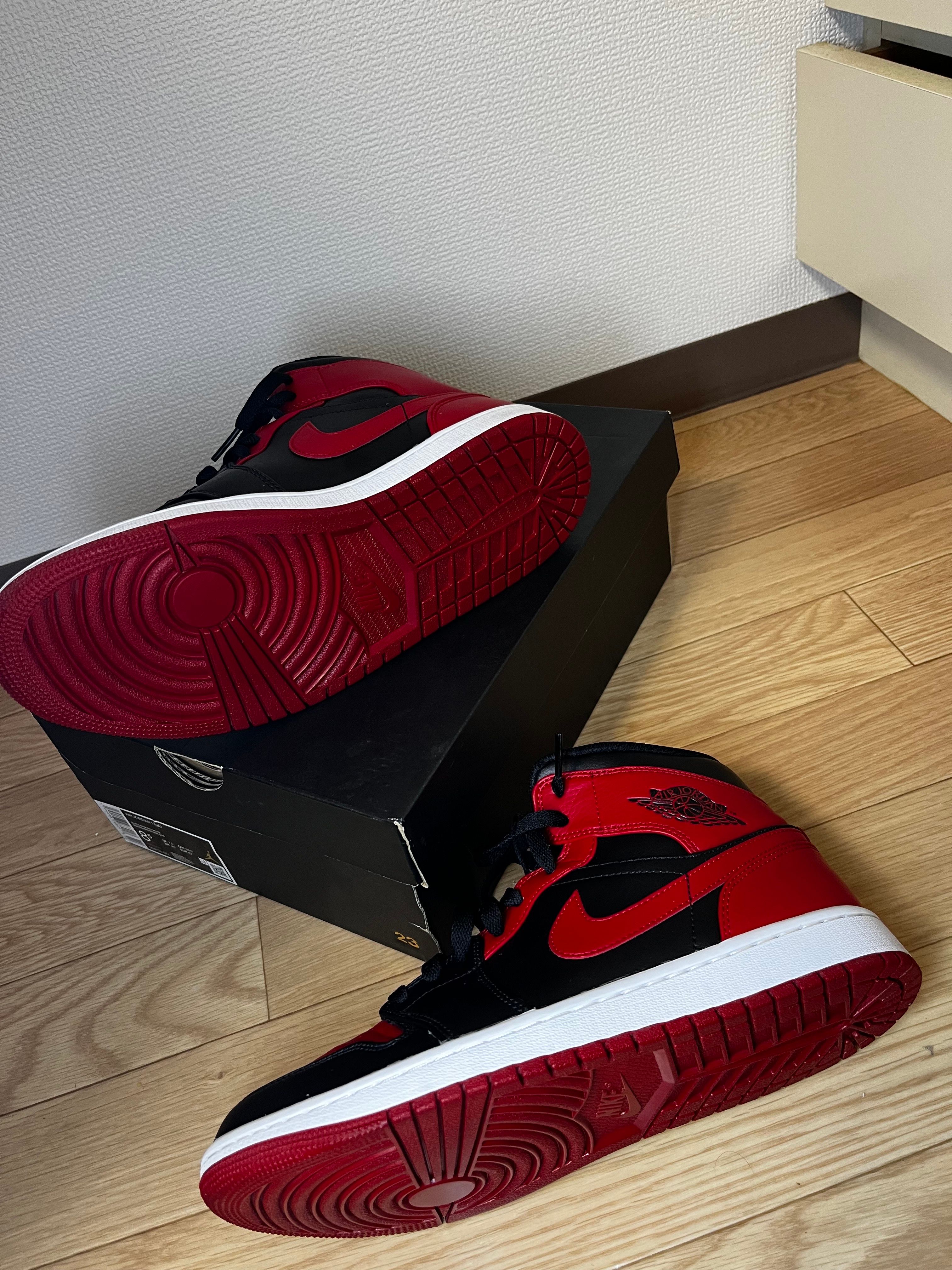 Nike Air Jordan 1 Mid "Bred"