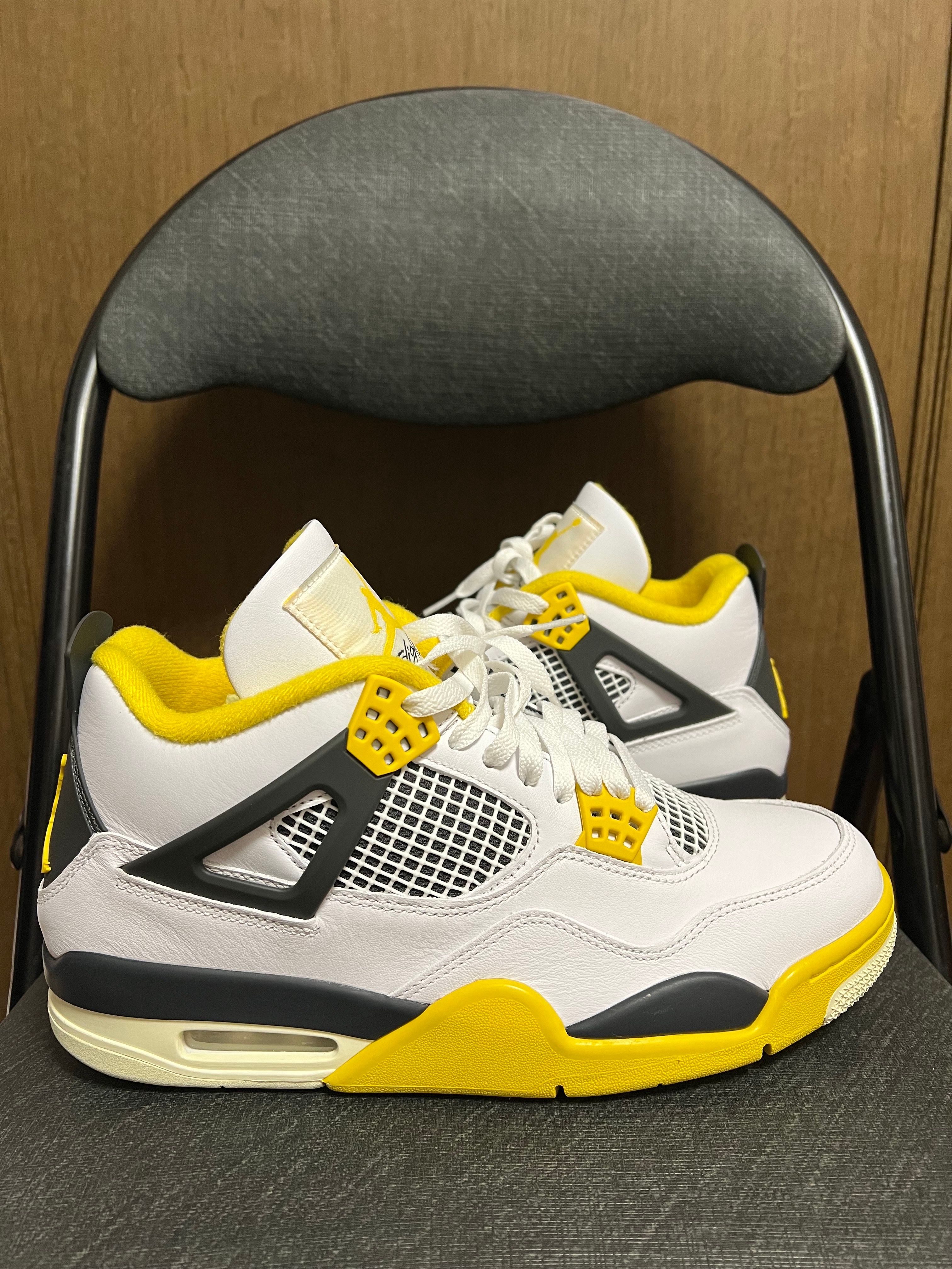 Nike Women's Air Jordan 4 Retro "Vivid Sulfur"