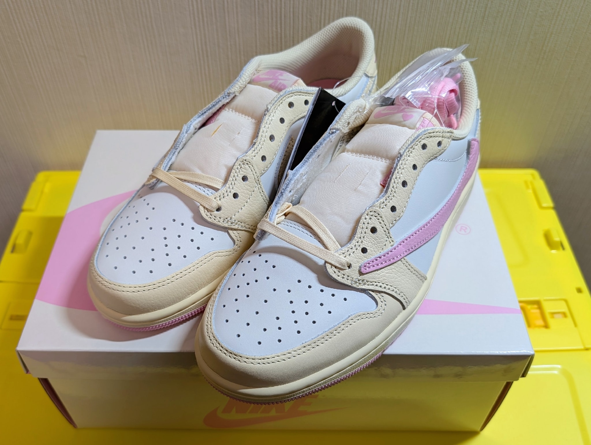 Travis Scott × Nike Air Jordan 1 Retro Low OG "Muslin/Shy Pink"