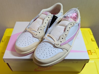 Travis Scott × Nike Air Jordan 1 Retro Low OG "Muslin/Shy Pink"