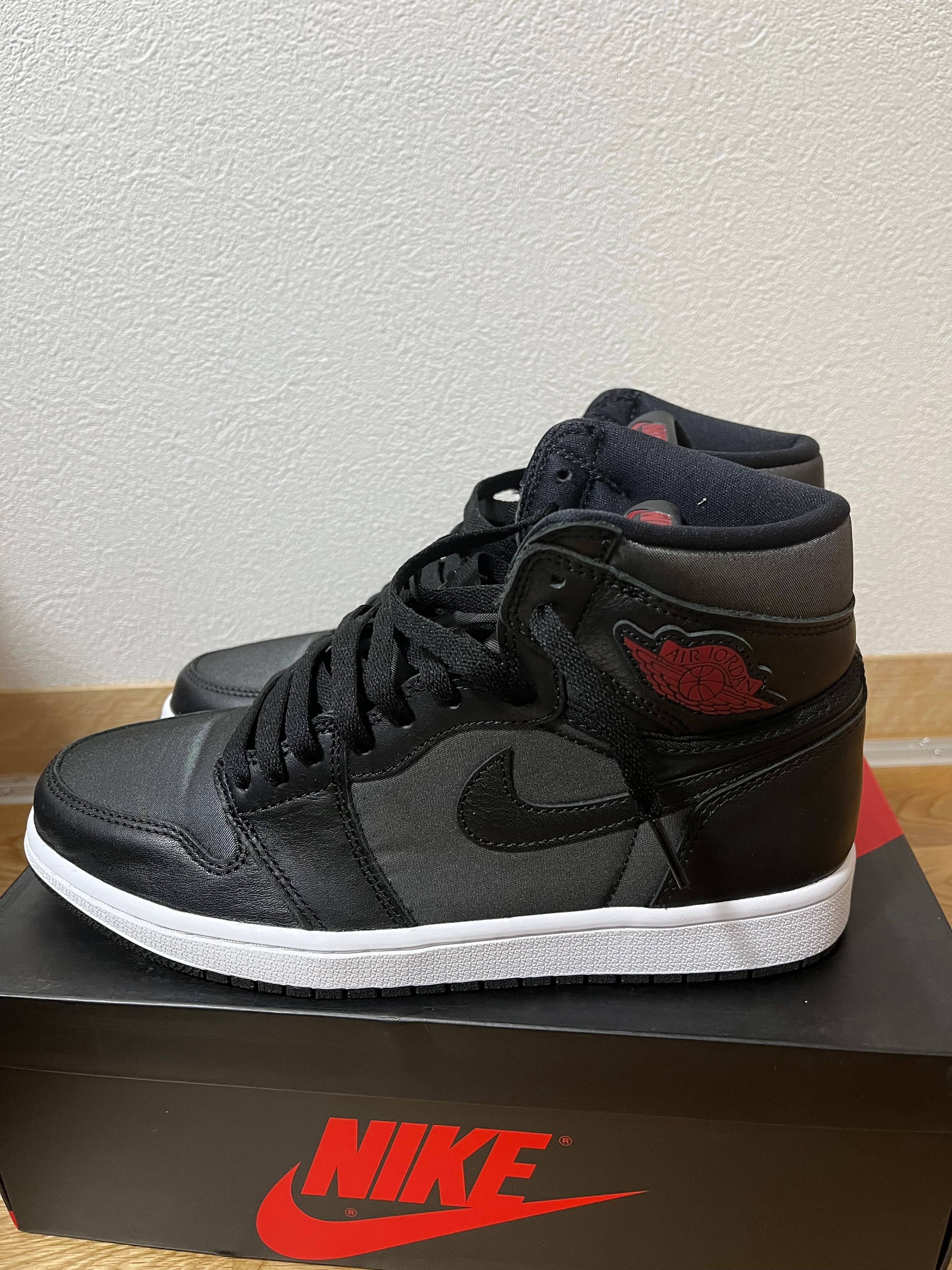 Nike Air Jordan 1 Retro High OG "Black/Metallic Silver/Gym Red"