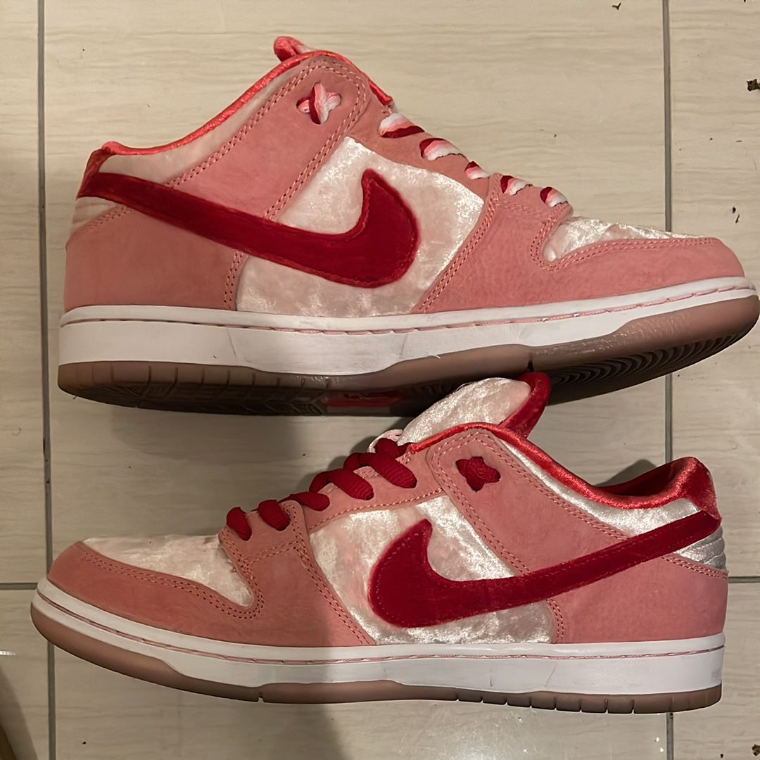 Strangelove × Nike SB Dunk Low "Valentine’s Day"
