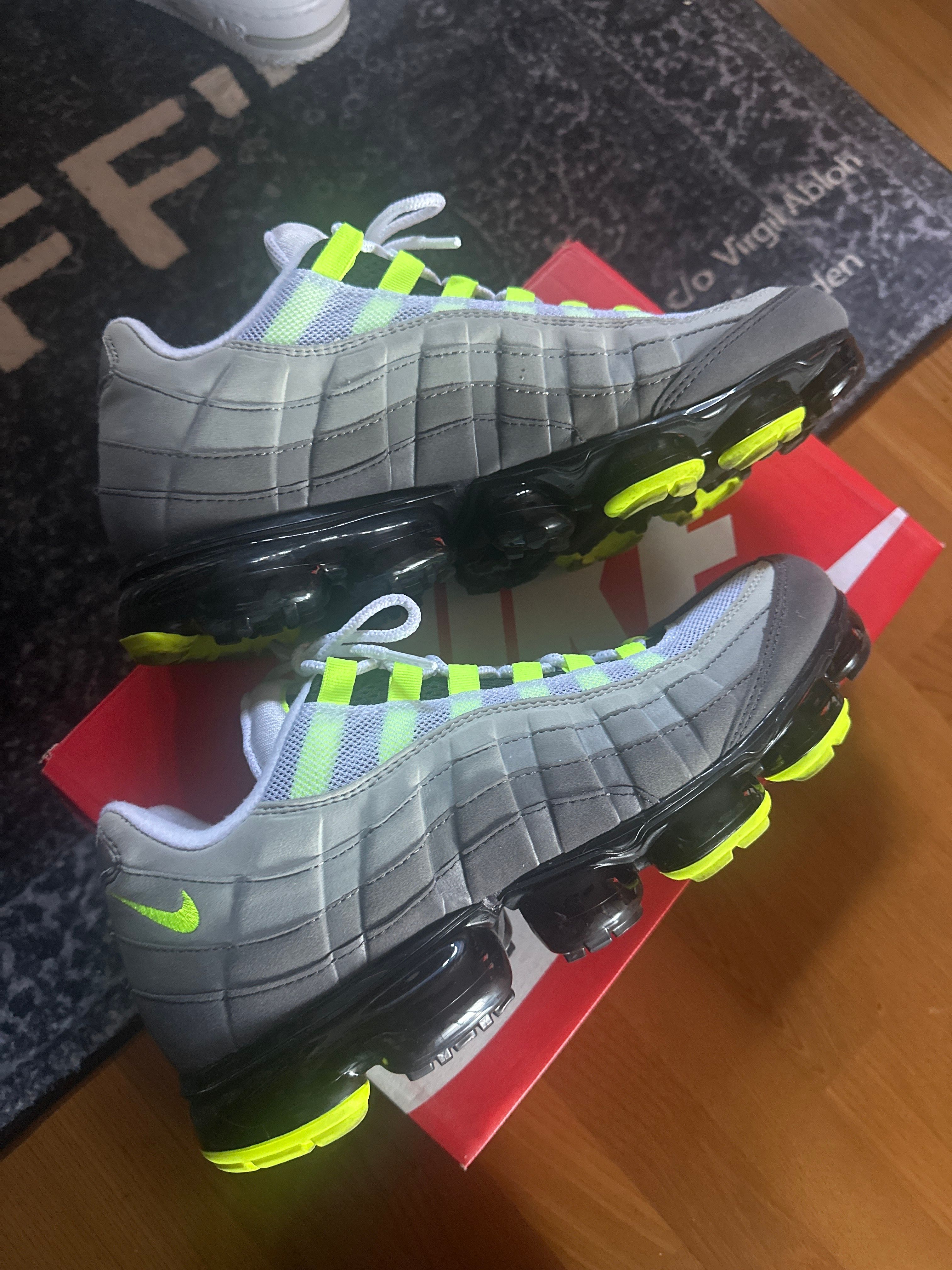 Nike Air Vapormax 95 "Neon"