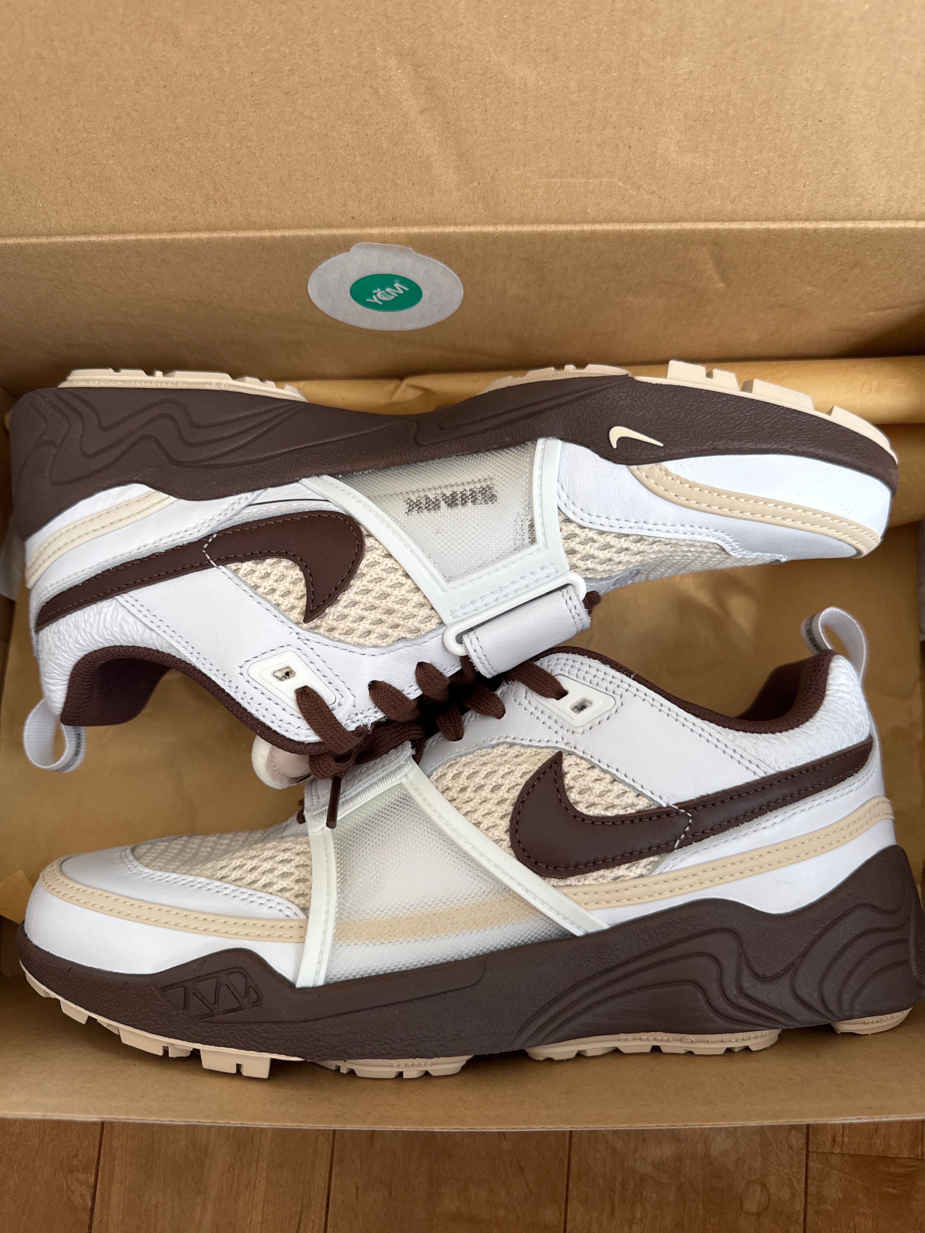 Travis Scott × Nike Zoom Field Jaxx "White and Light Chocolate"