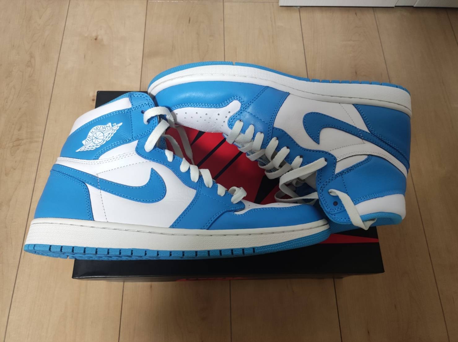 Nike Air Jordan 1 Retro High "UNC"