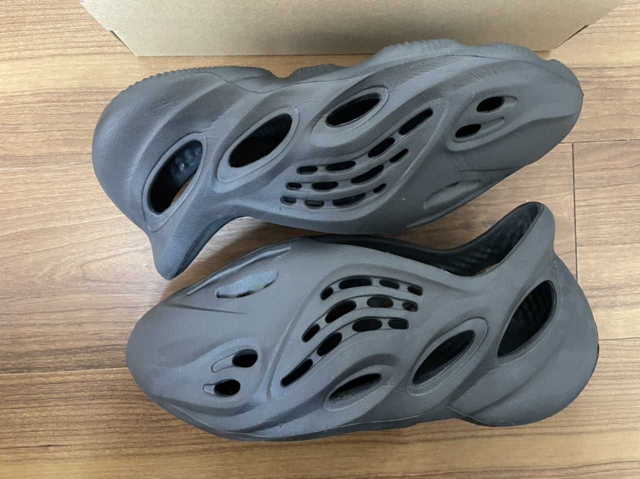 adidas YEEZY Foam Runner "Onyx"