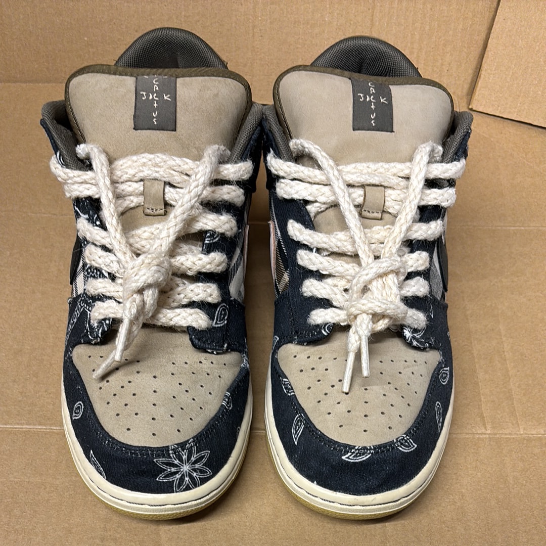 Travis Scott × Nike SB Dunk Low "Black/Parachute Beige"