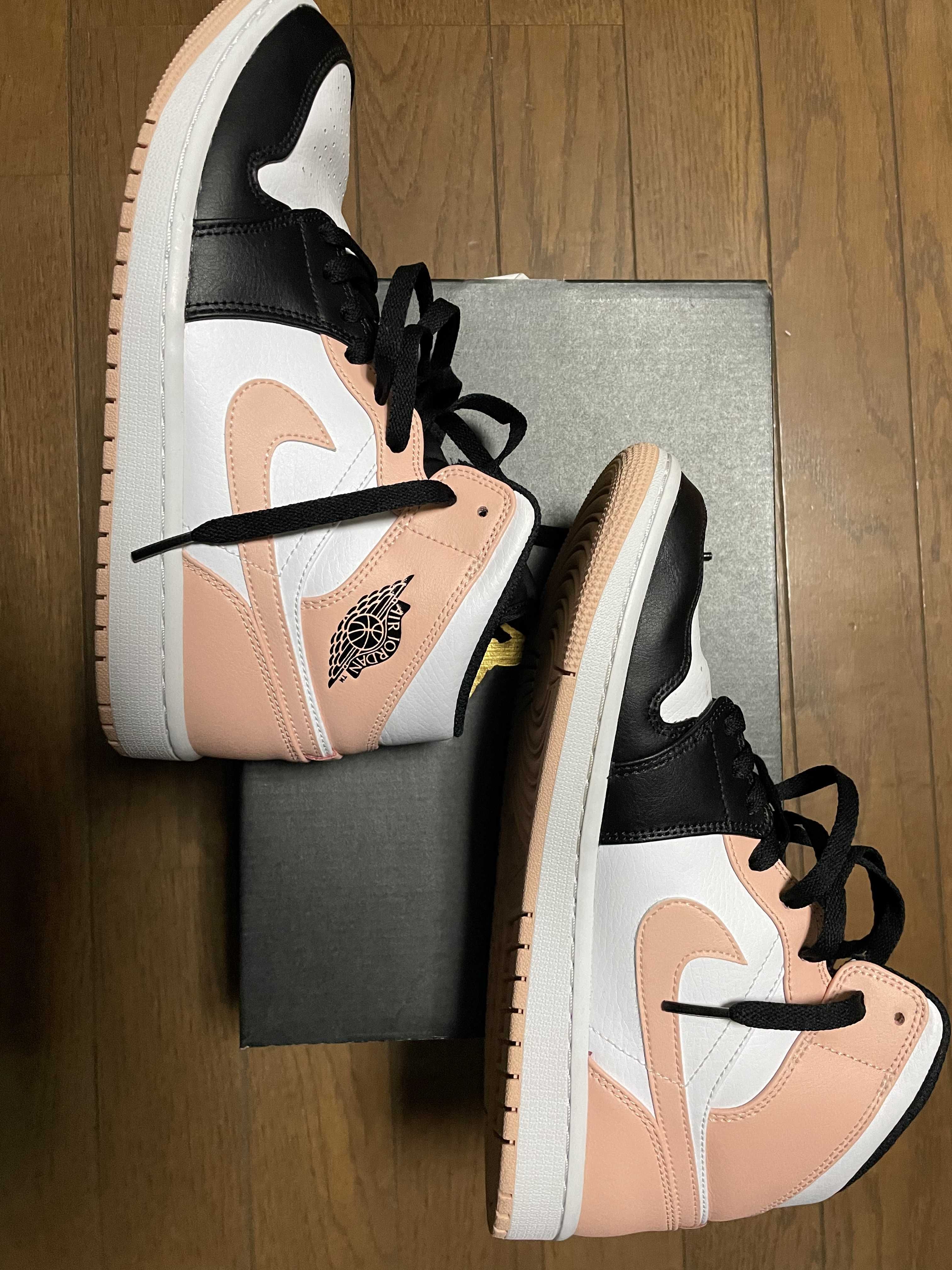 NIKE AIR JORDAN 1 MID "WHITE/BLACK/CRIMSON TINT"