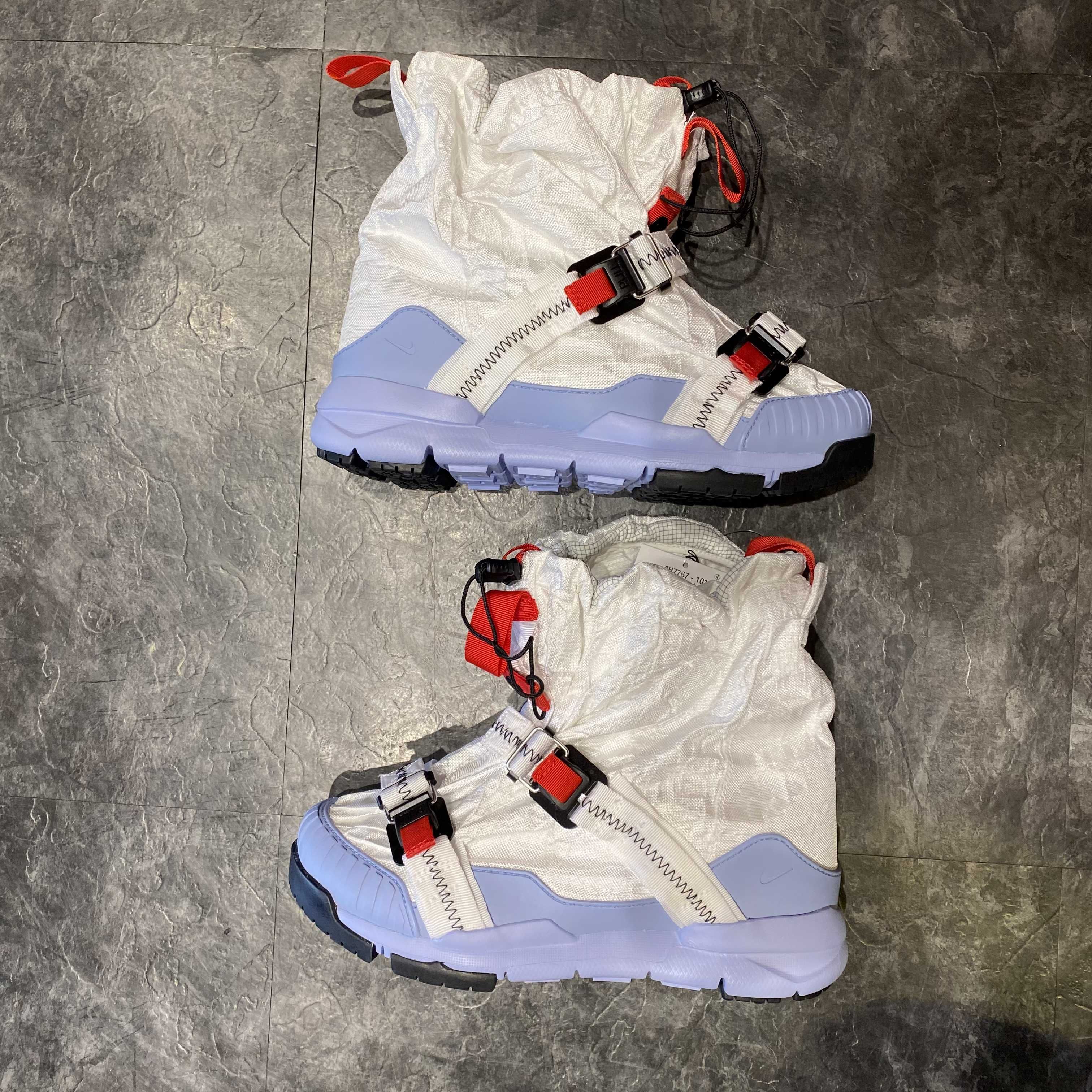 TOM SACHS × NIKE MARSYARD OVERSHOE "WHITE/LIGHT BLUE"