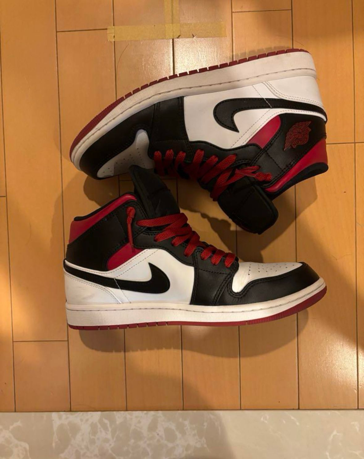 Nike Air Jordan 1 Mid "Gym Red"