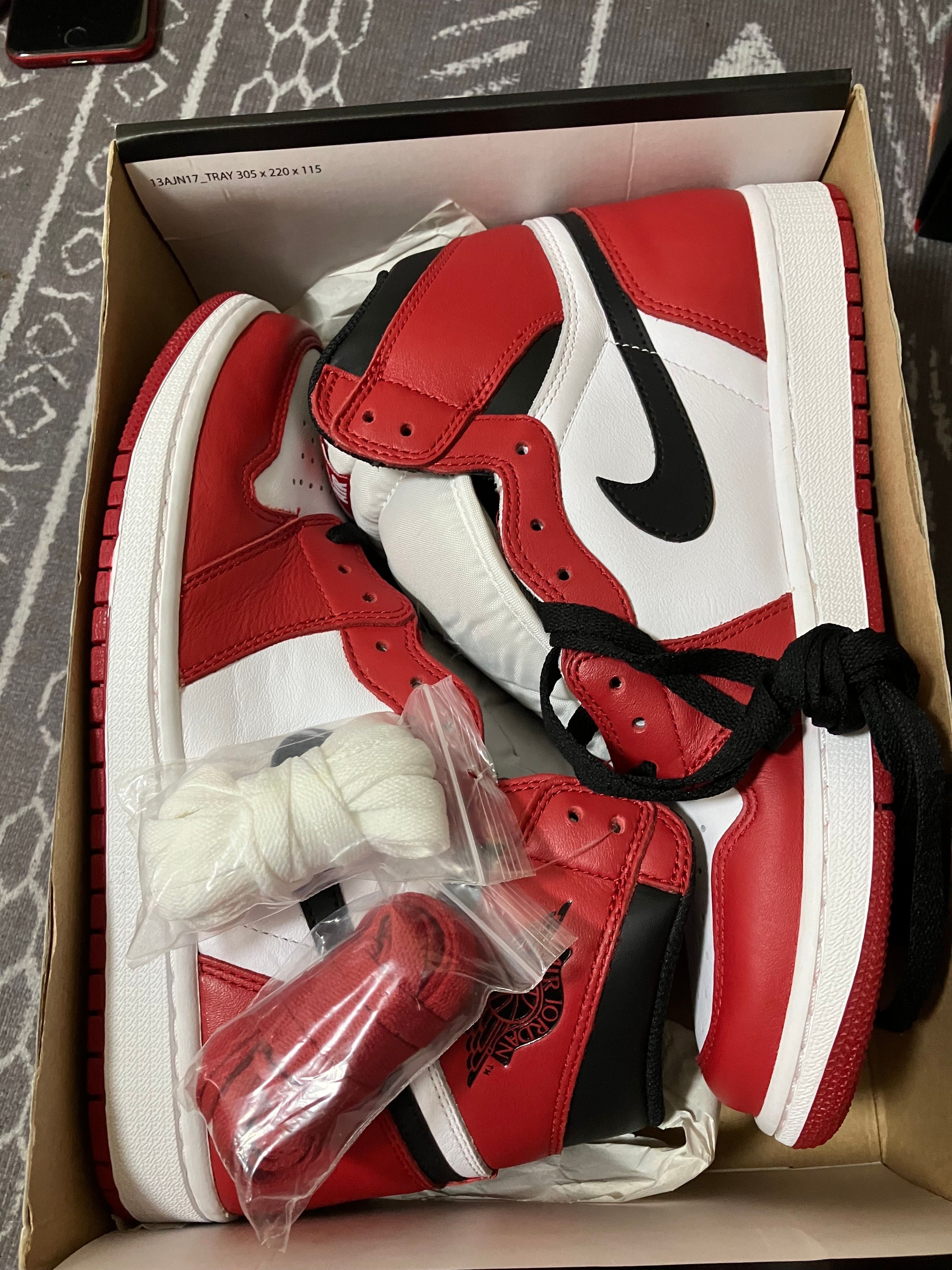 Nike Air Jordan 1 Retro High "Chicago" (2015)