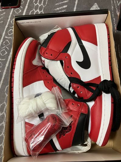 Nike Air Jordan 1 Retro High "Chicago" (2015)