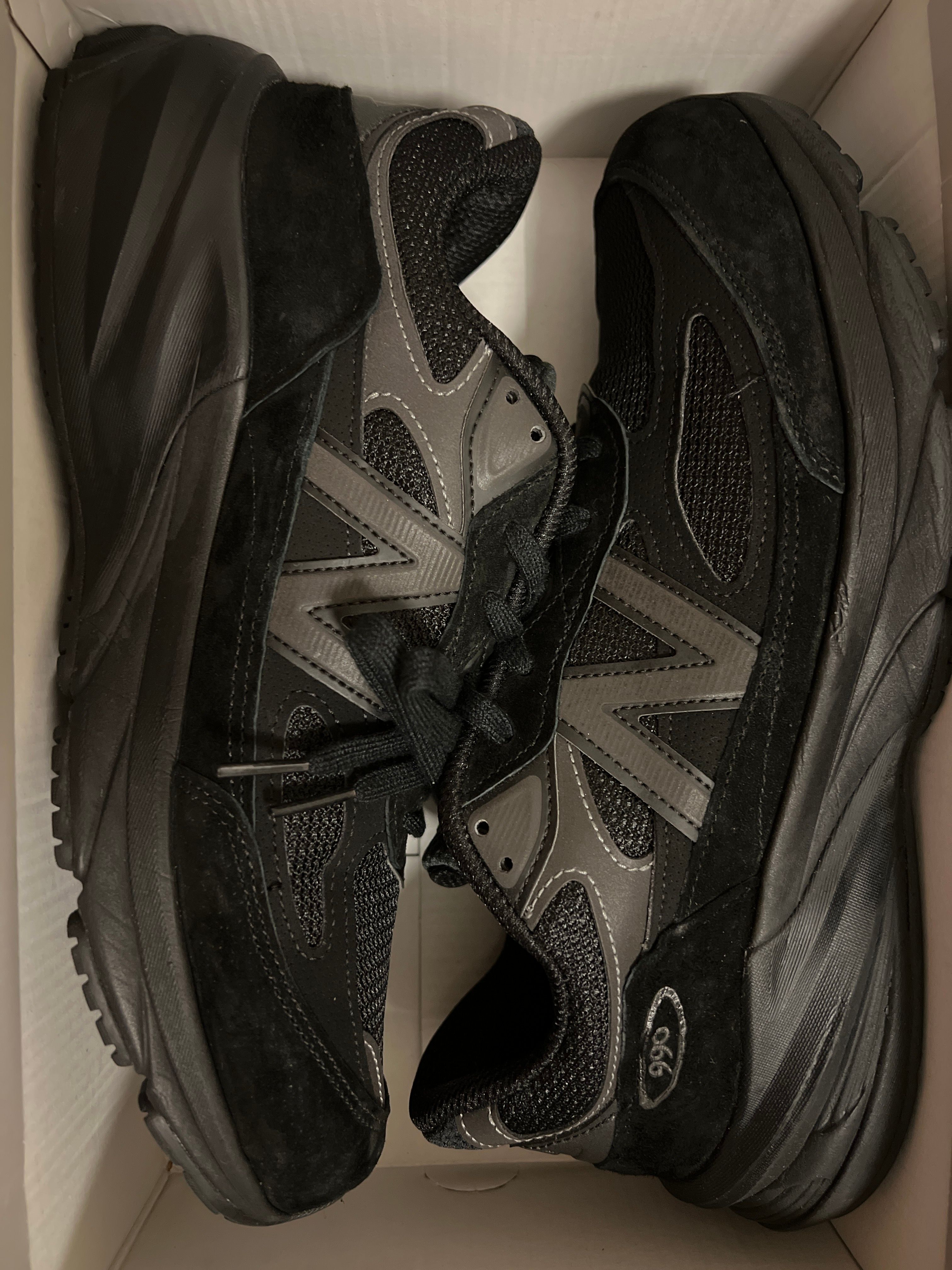 New Balance 990V6 "Triple Black"