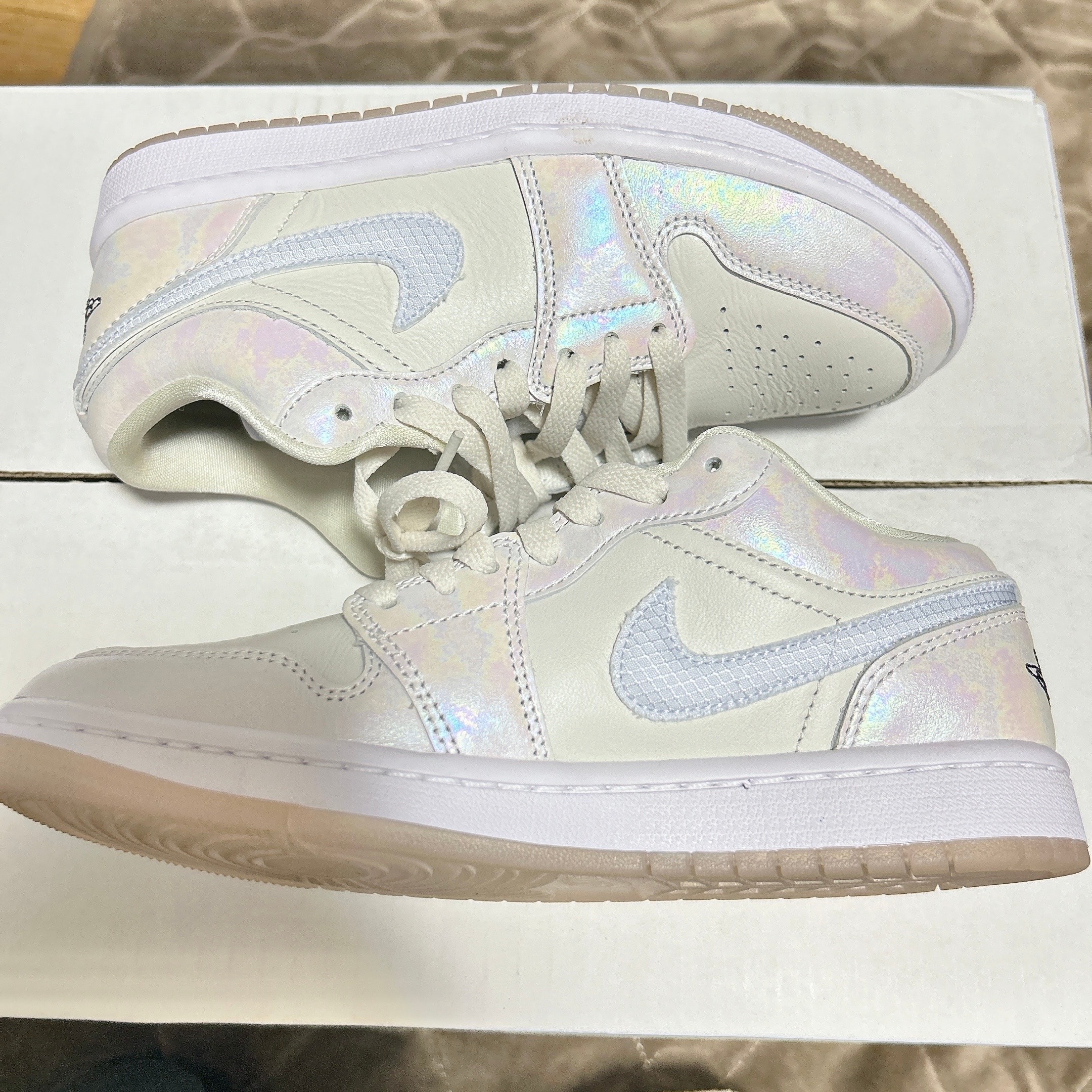 ナイキ ウィメンズ エアジョーダン1 ロー SE "ルナニューイヤー"