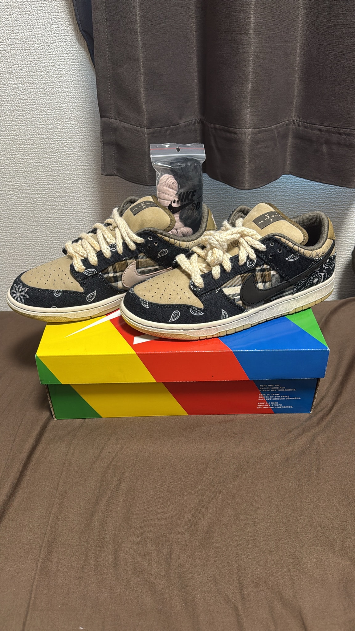 Travis Scott × Nike SB Dunk Low "Black/Parachute Beige"