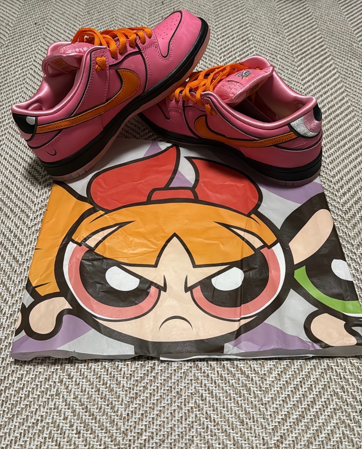 パワーパフガールズ × ナイキ SB ダンク ロー プロ QS "ブロッサム"