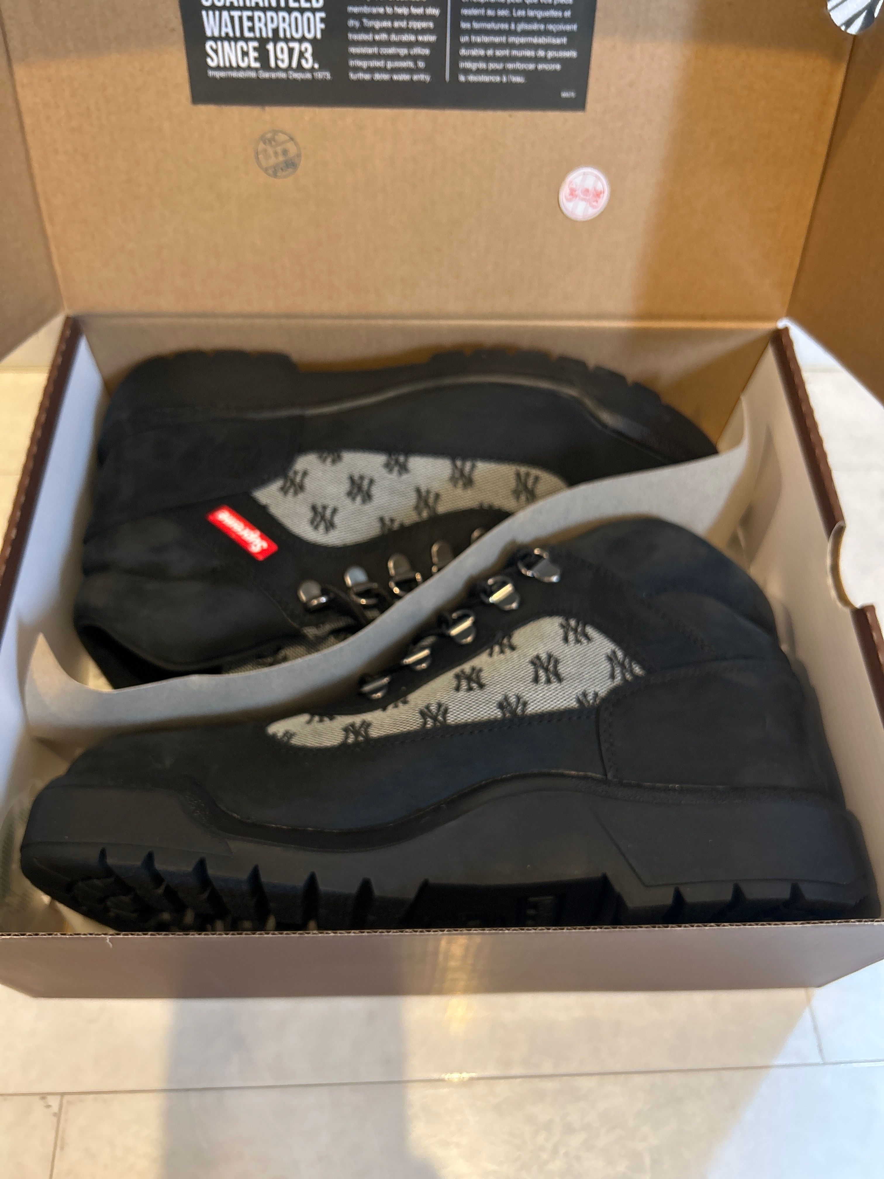 Supreme × Timberland Field Boot "Black"