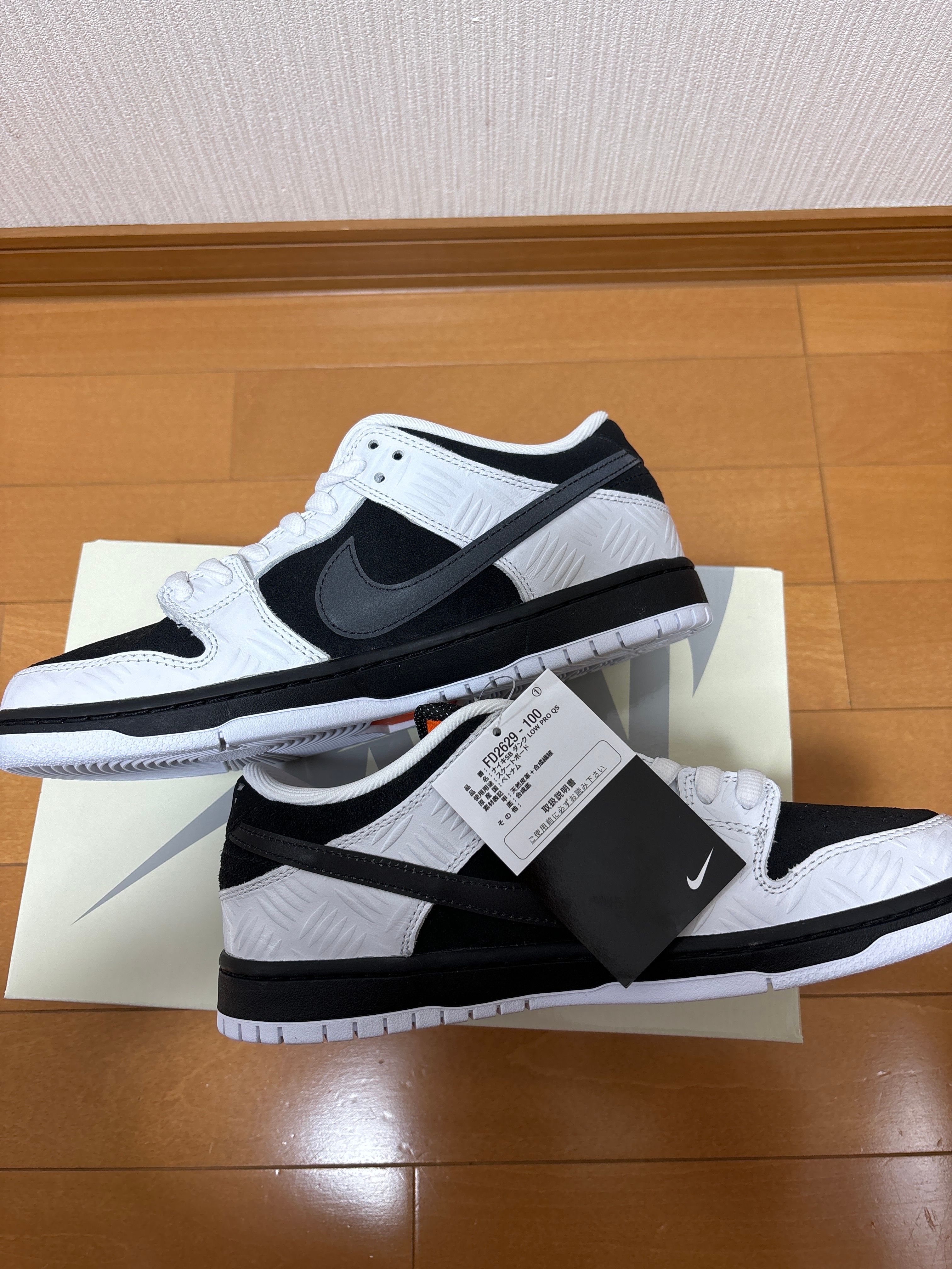 TIGHTBOOTH × Nike SB Dunk Low Pro QS "Black and White"