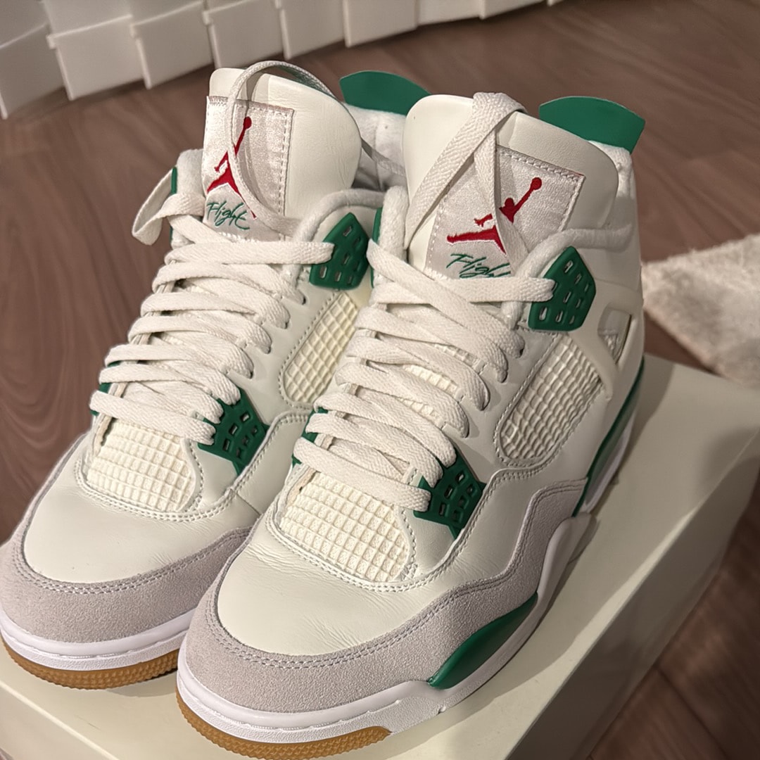 Nike SB × Air Jordan 4 Retro SP "Pine Green"