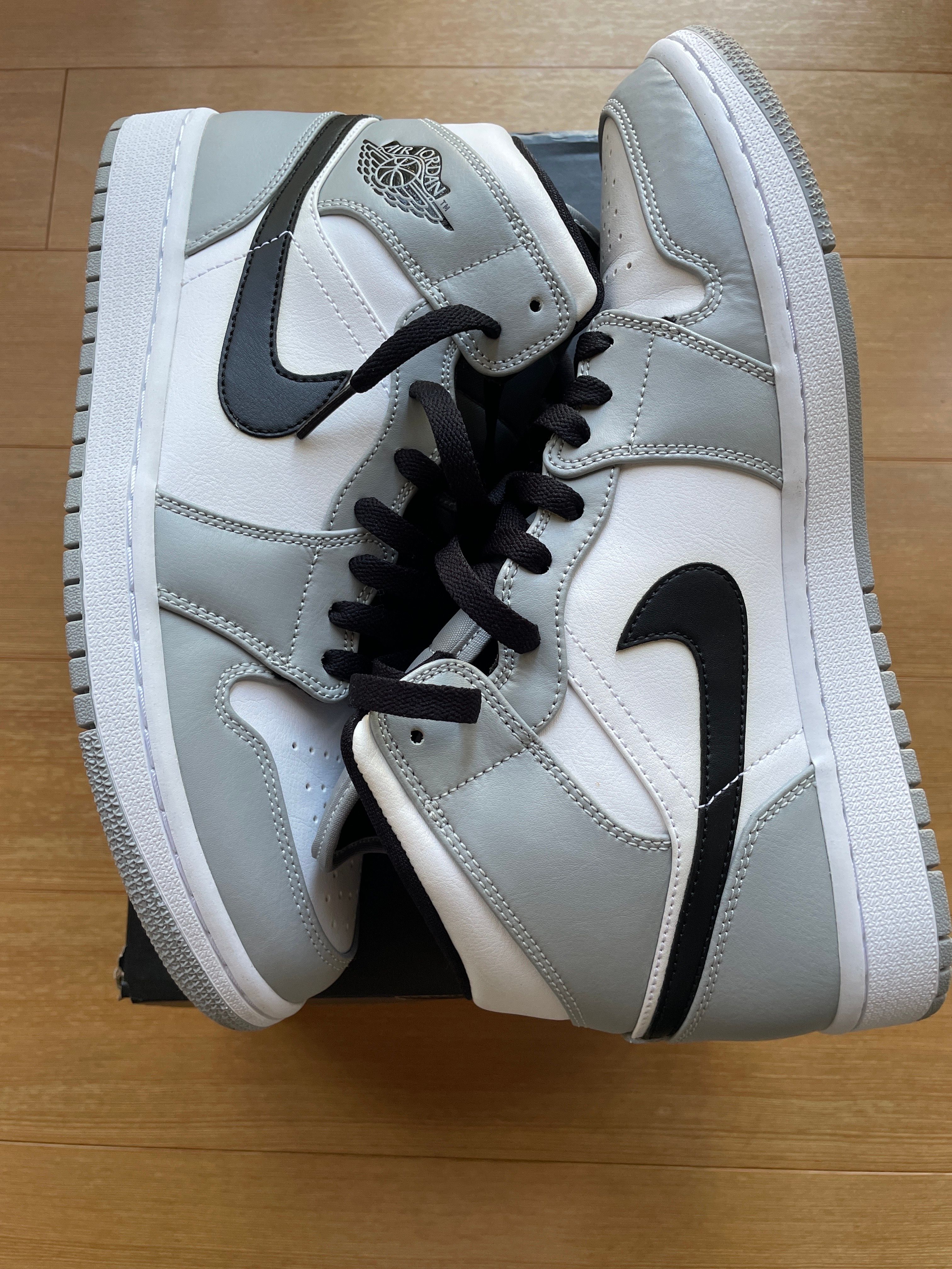 Nike Air Jordan 1 Mid "Light Smoke Grey/White/Black"
