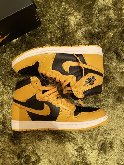 Nike Air Jordan 1 High OG "Pollen"