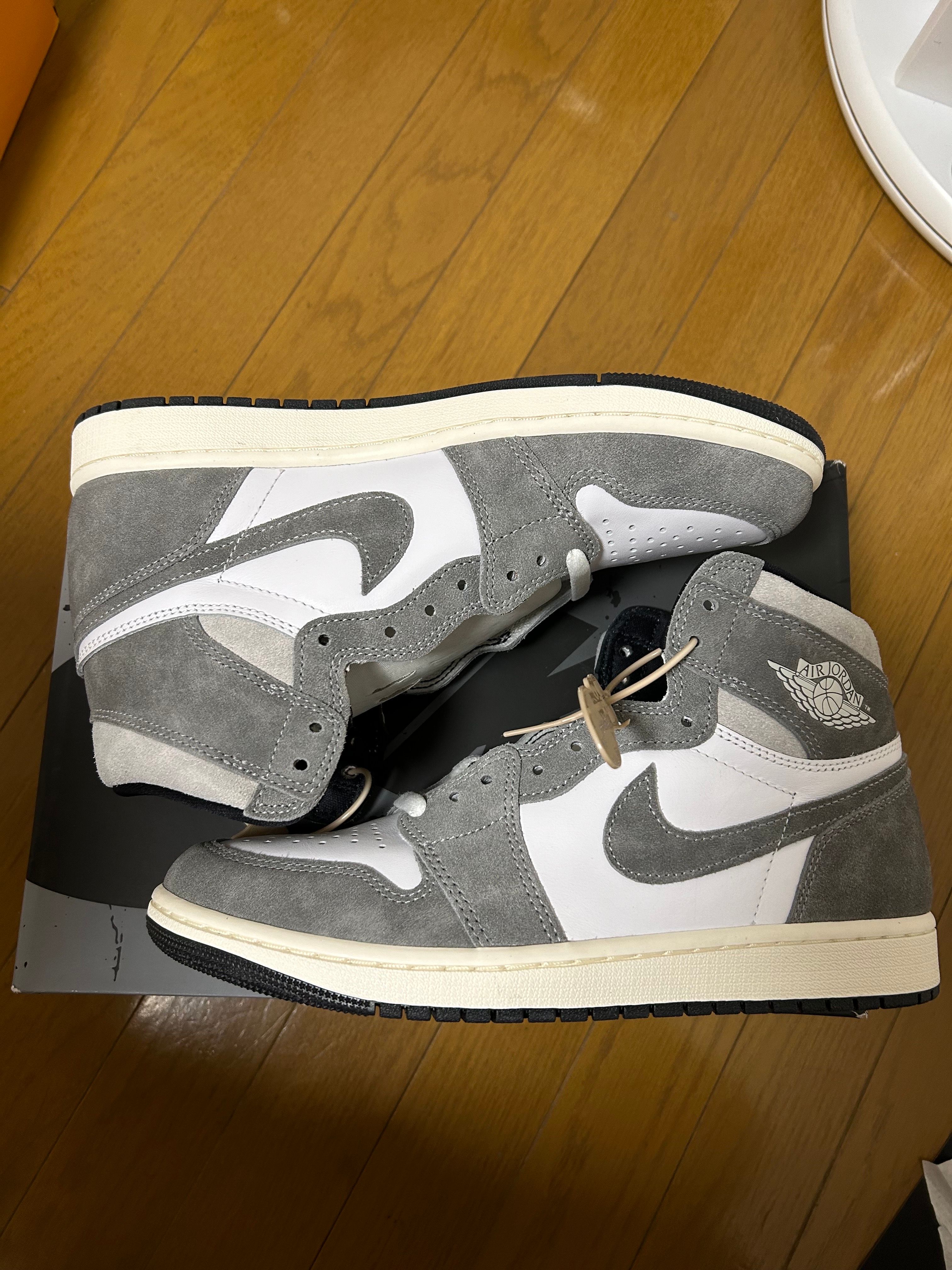 Nike Air Jordan 1 Retro High OG "Black and Smoke Grey"