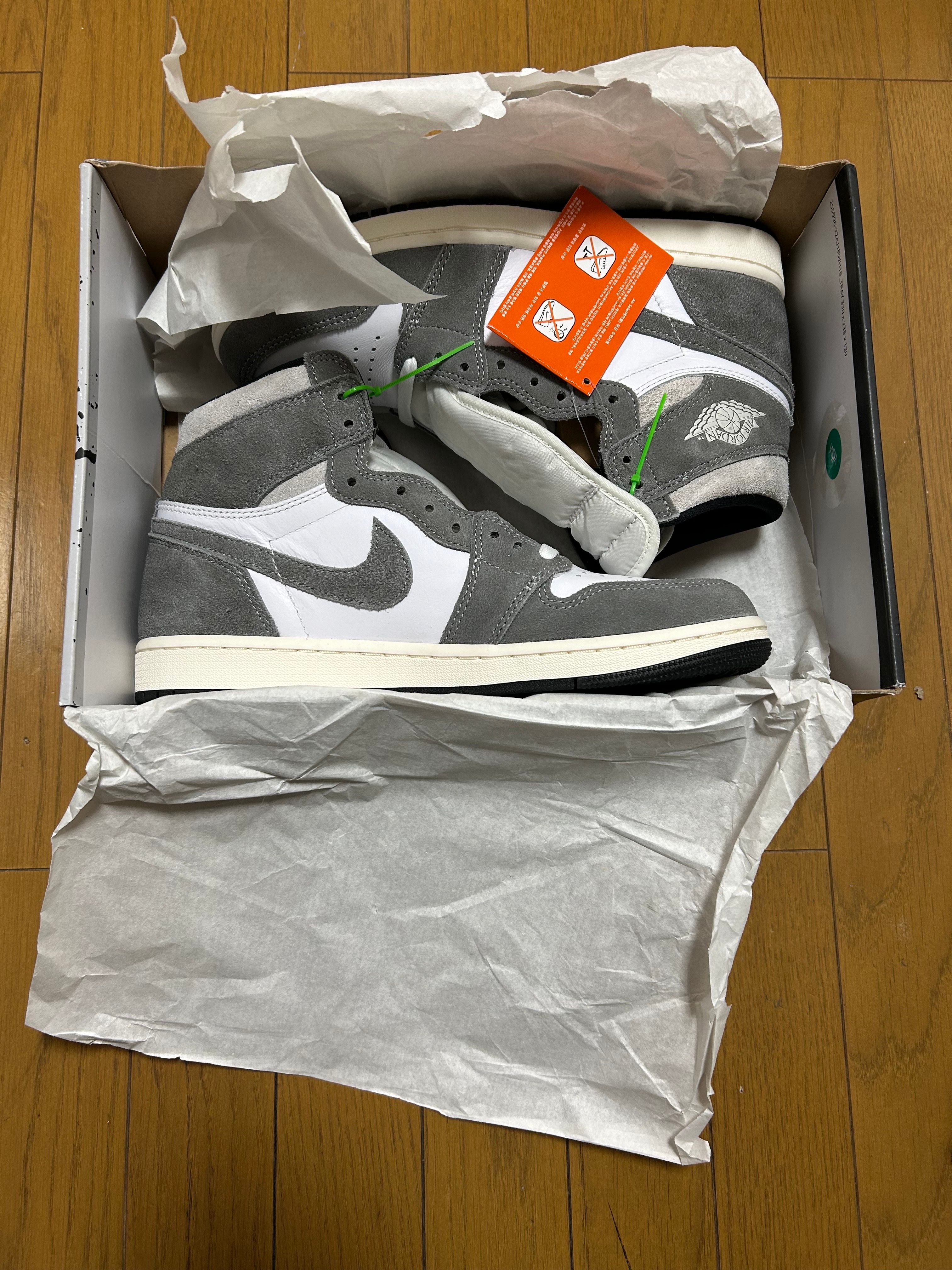 Nike Air Jordan 1 Retro High OG "Black and Smoke Grey"