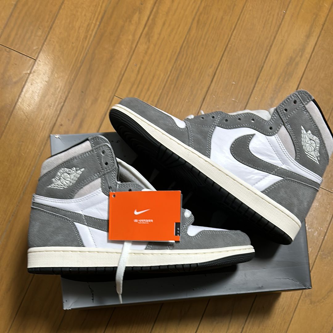 Nike Air Jordan 1 Retro High OG "Black and Smoke Grey"