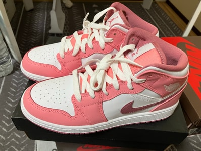 Nike GS Air Jordan 1 Mid "Coral Chalk/White/Desert Berry"