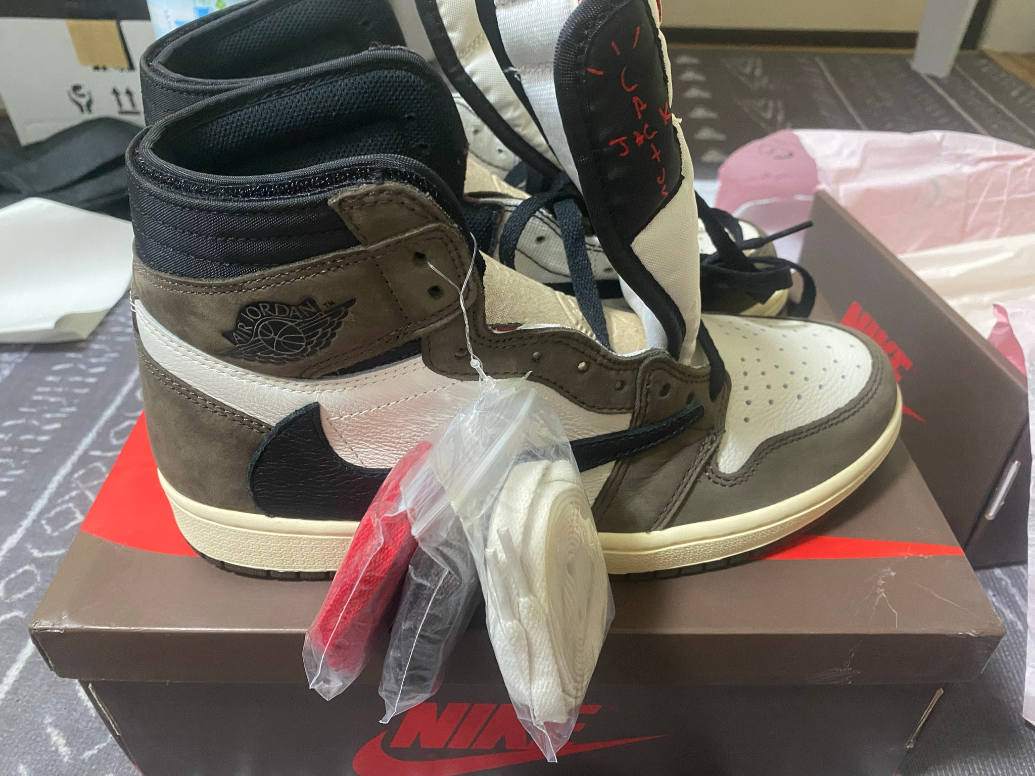 Travis Scott × Nike Air Jordan 1 Retro High OG TS SP "Sail/Dark Mocha"